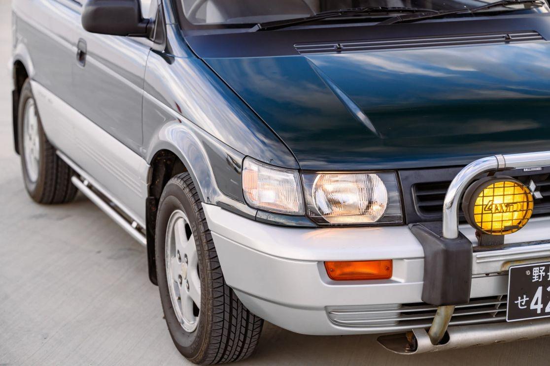 1992 Mitsubishi RVR X