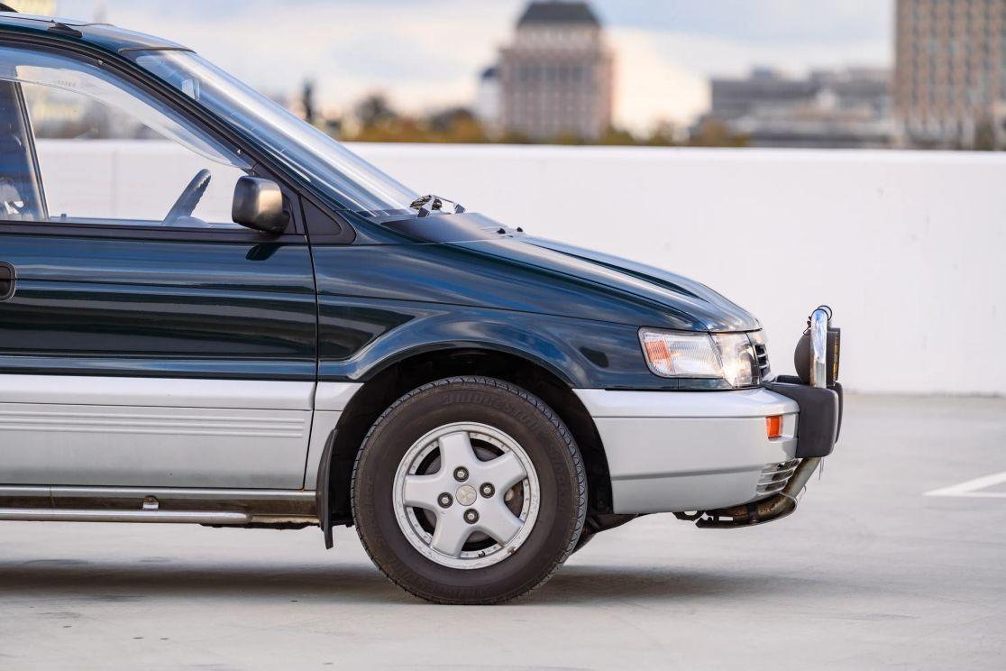 1992 Mitsubishi RVR X