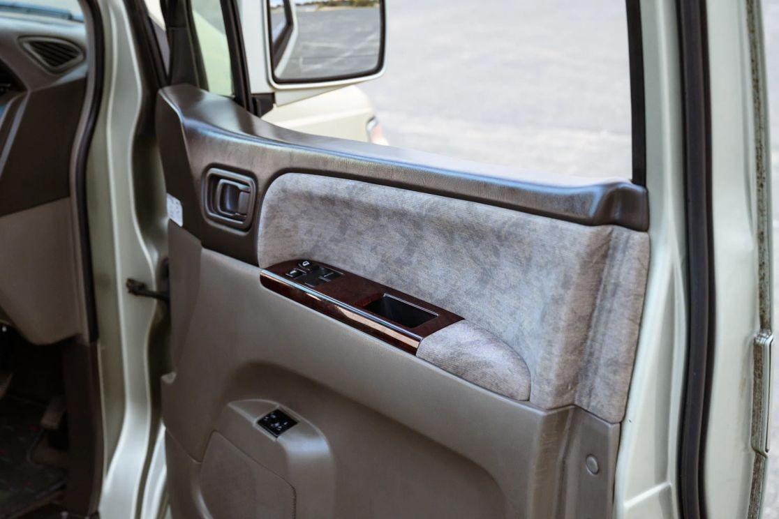 1997 Nissan Elgrand V