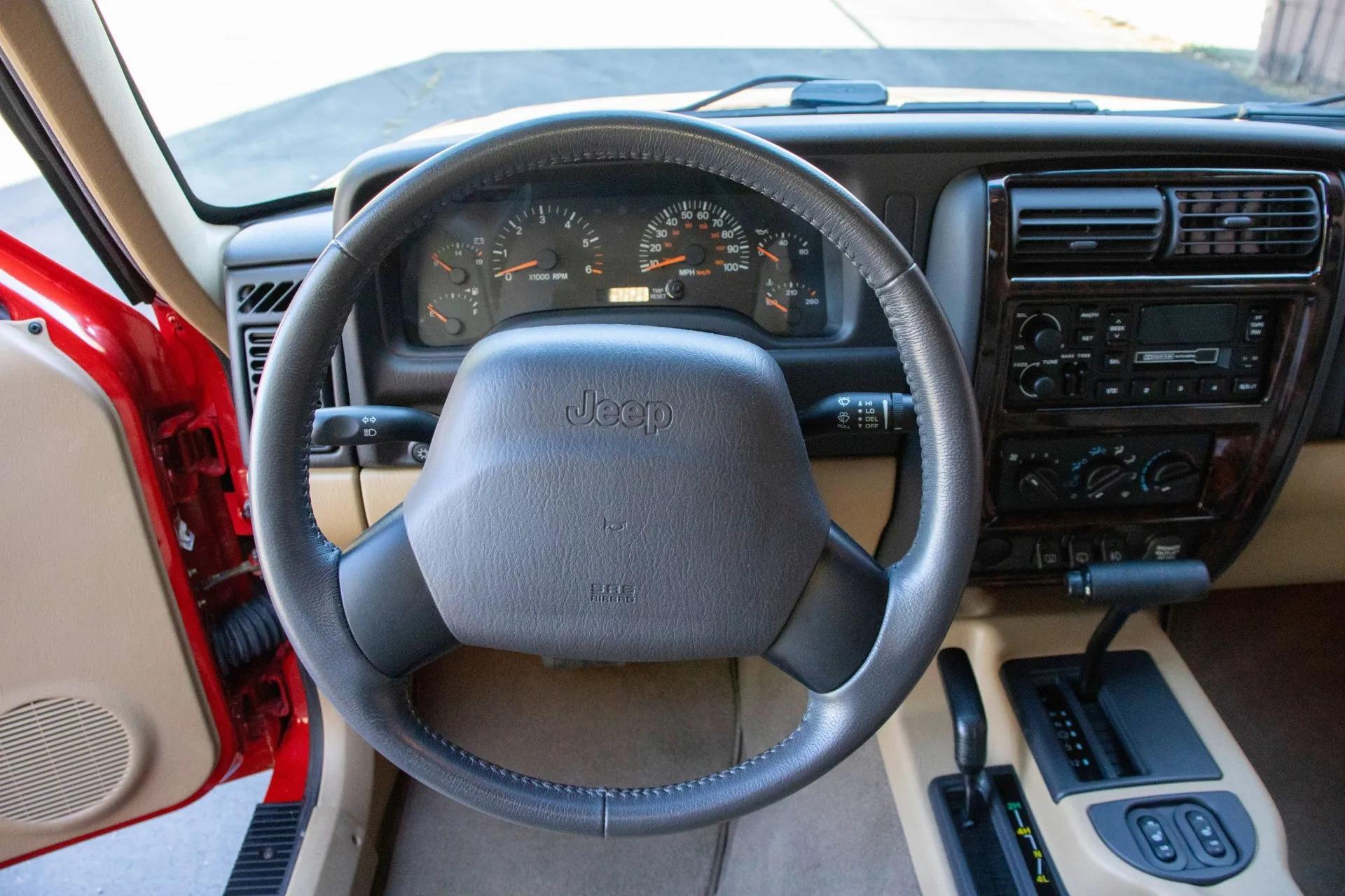 13k Mile 2001 Jeep Cherokee Limited