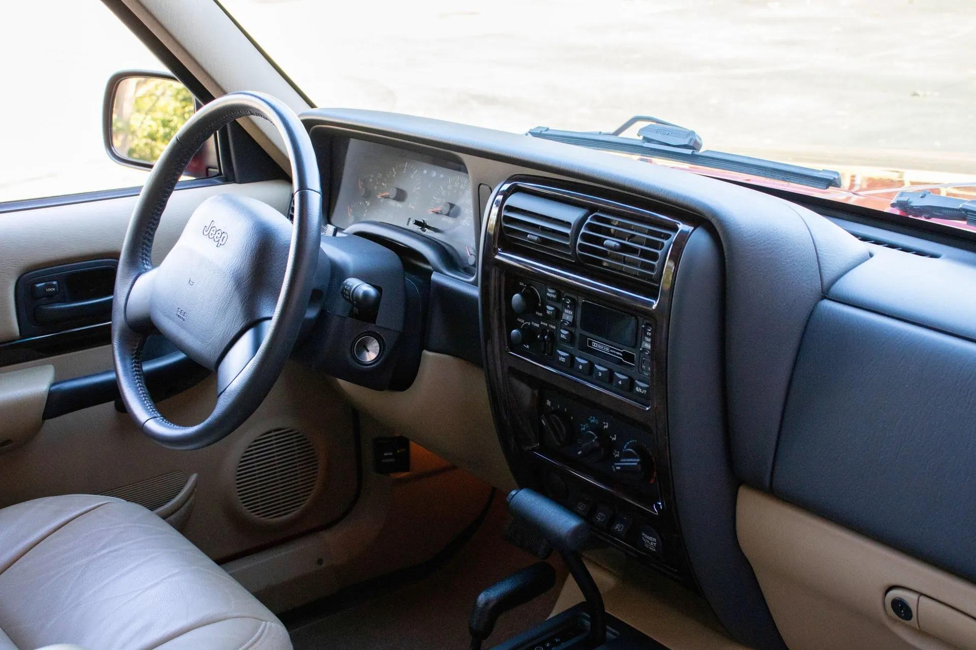 13k Mile 2001 Jeep Cherokee Limited