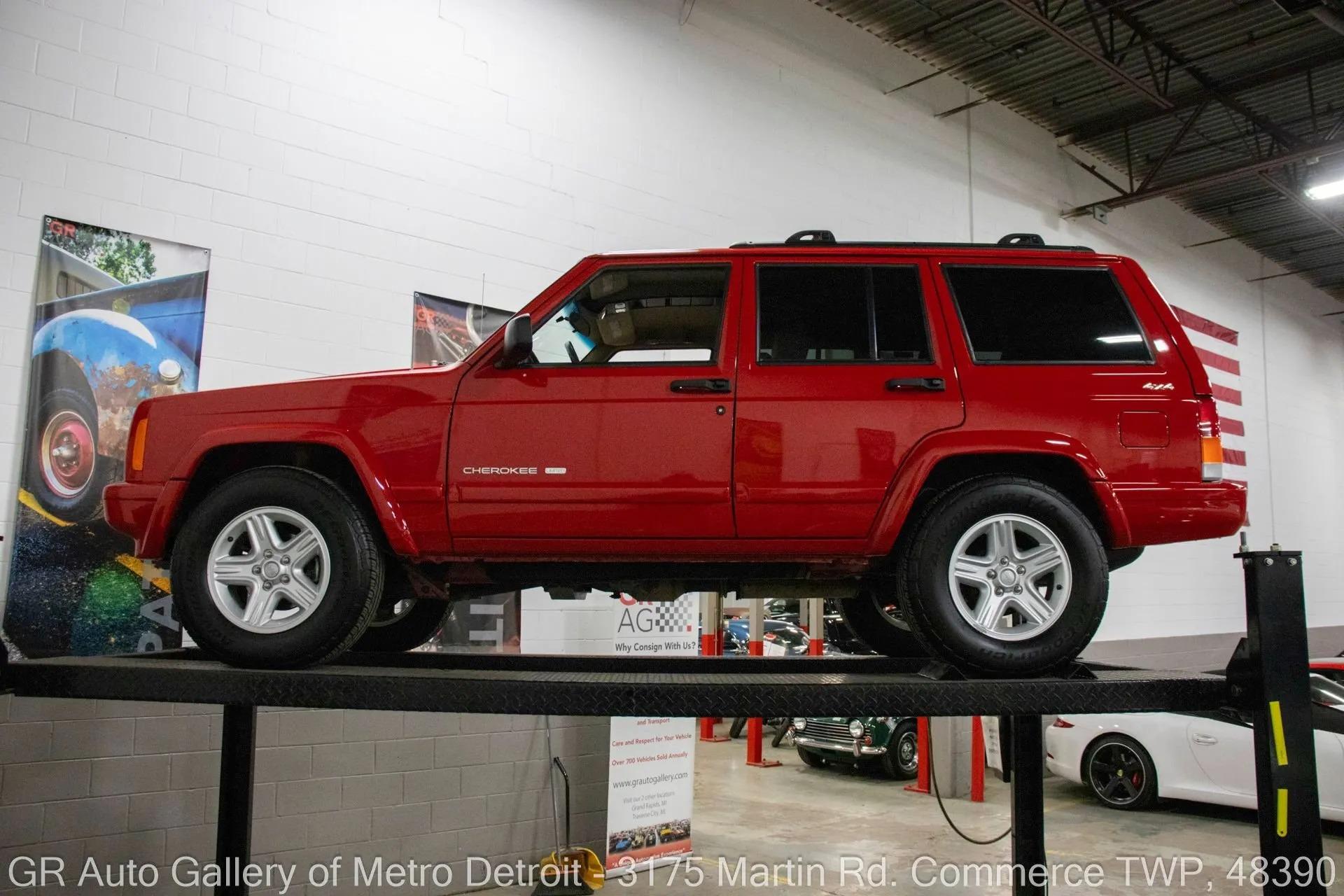 13k Mile 2001 Jeep Cherokee Limited