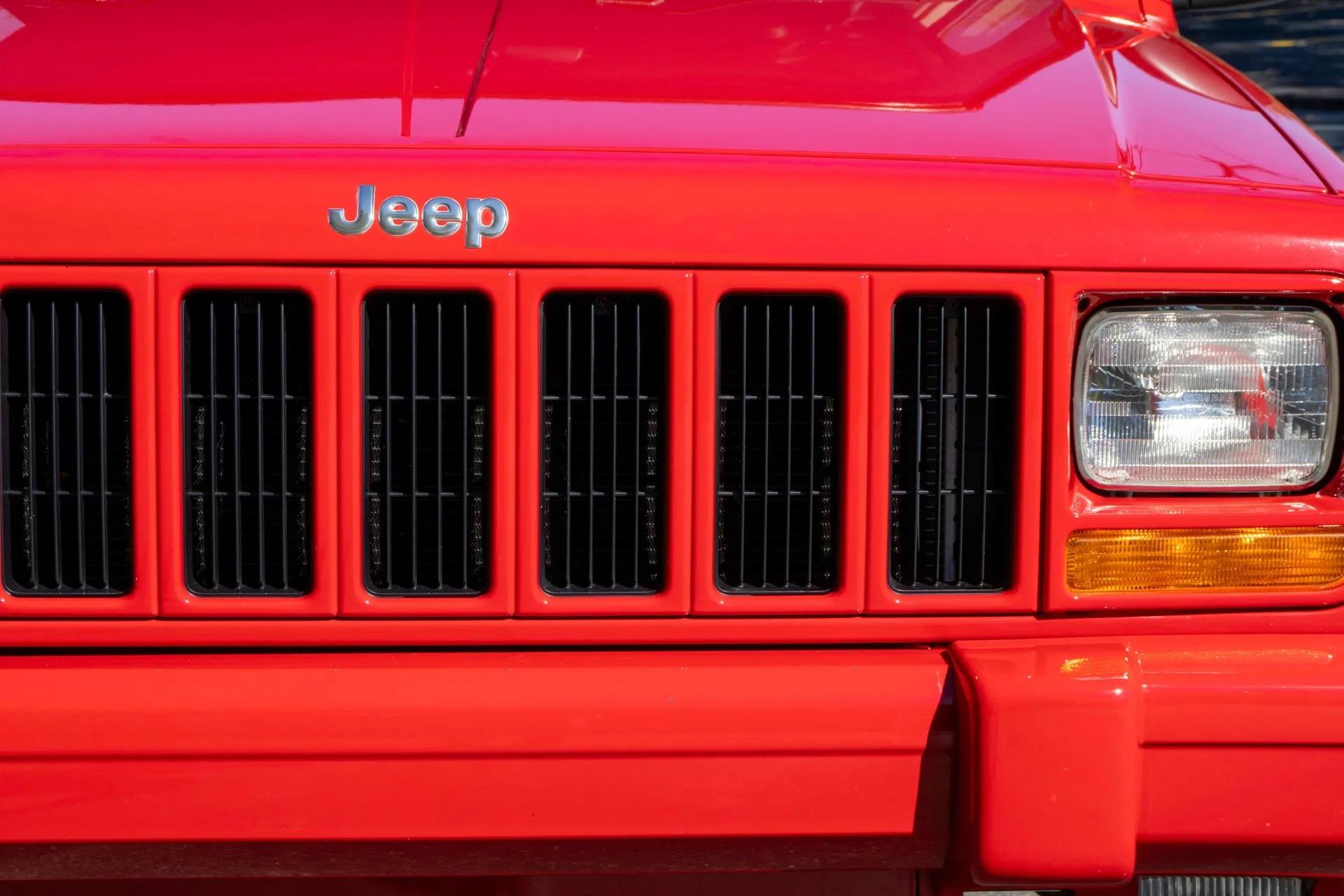 13k Mile 2001 Jeep Cherokee Limited