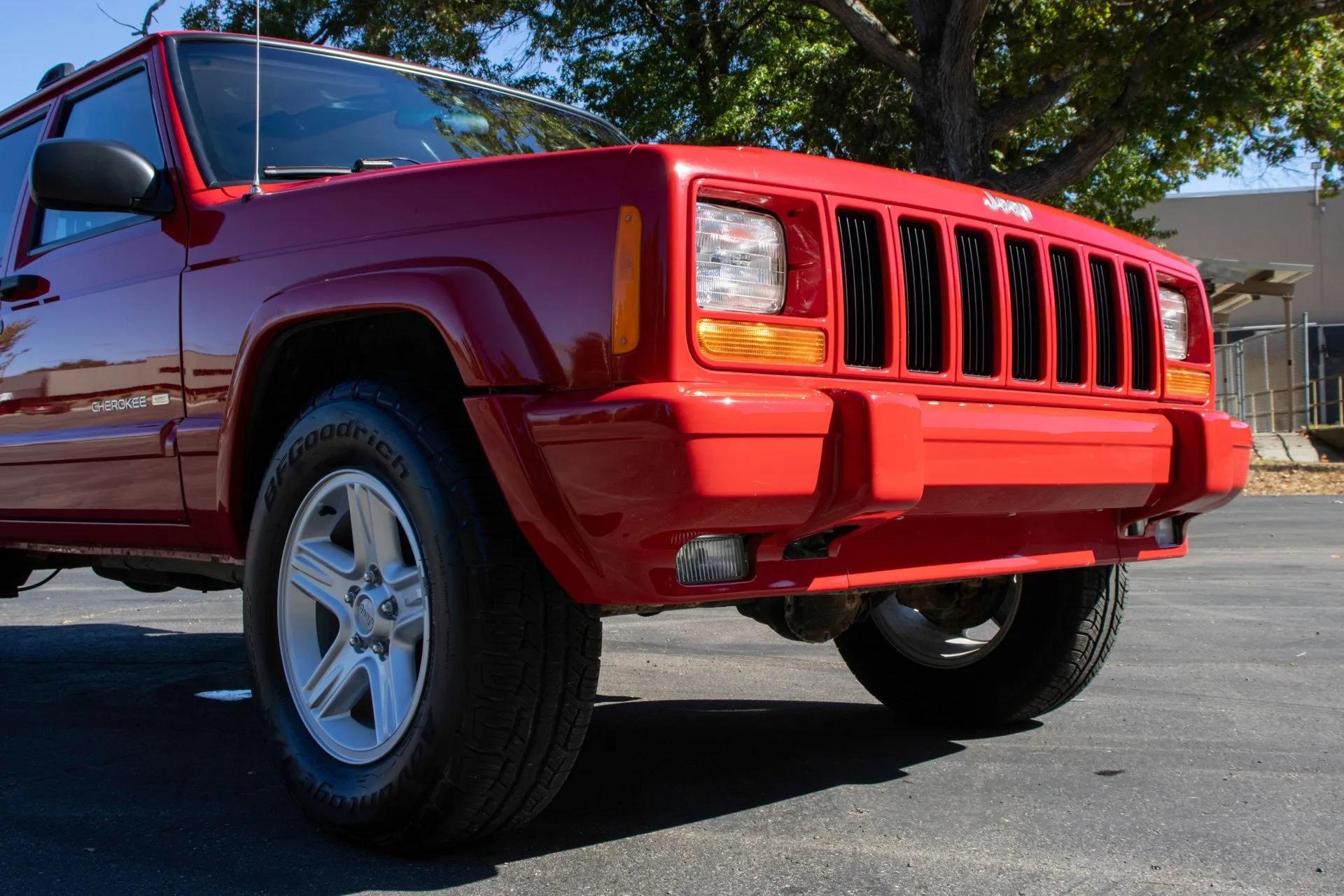 13k Mile 2001 Jeep Cherokee Limited