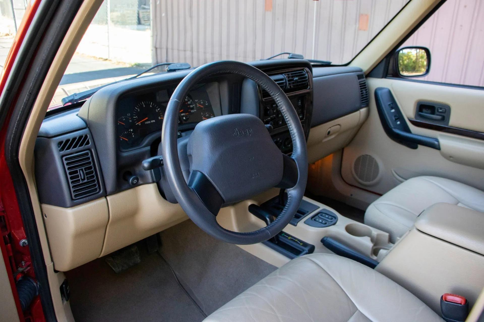 13k Mile 2001 Jeep Cherokee Limited