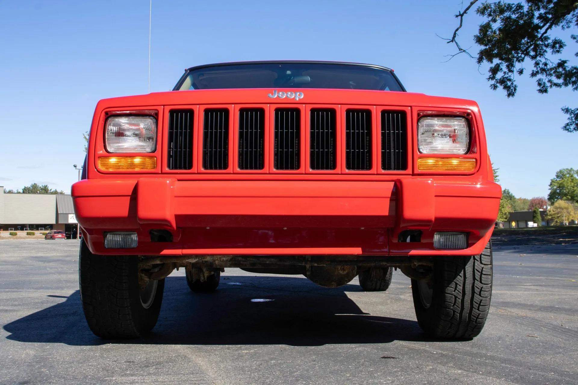 13k Mile 2001 Jeep Cherokee Limited