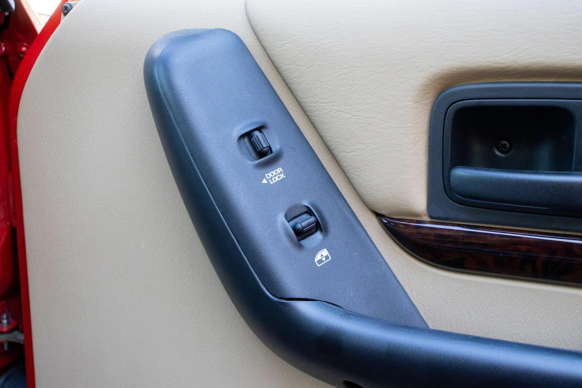 13k Mile 2001 Jeep Cherokee Limited