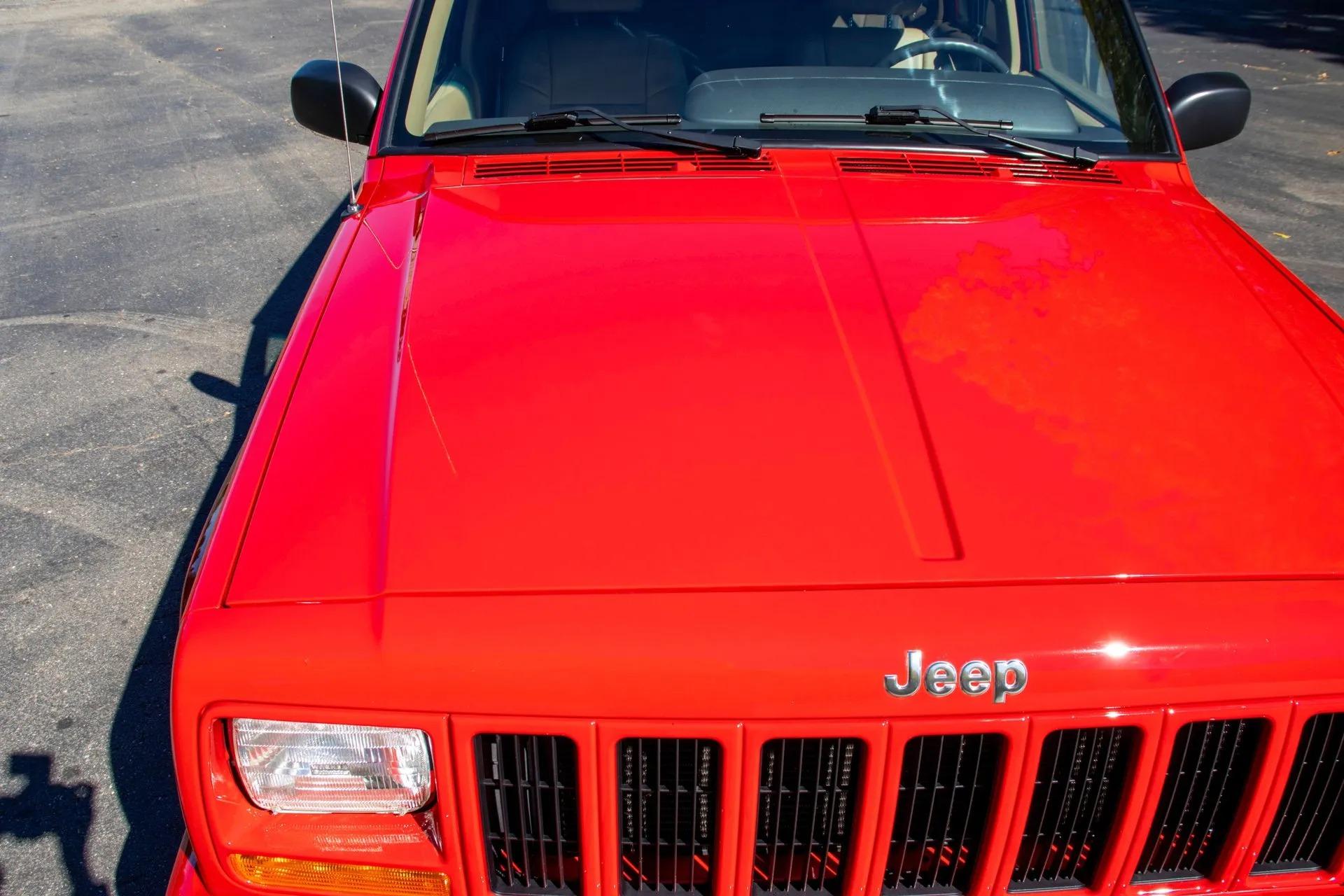 13k Mile 2001 Jeep Cherokee Limited