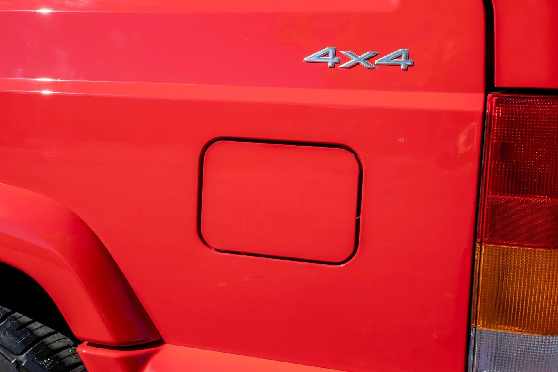 13k Mile 2001 Jeep Cherokee Limited