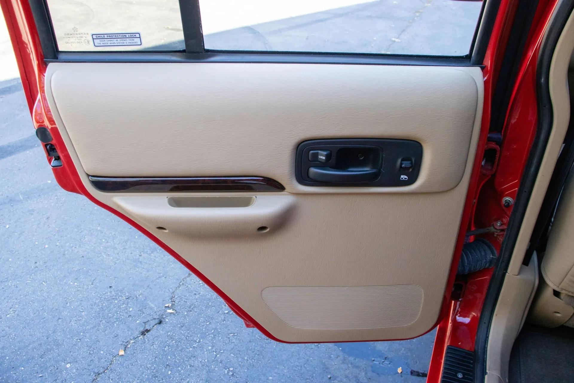 13k Mile 2001 Jeep Cherokee Limited