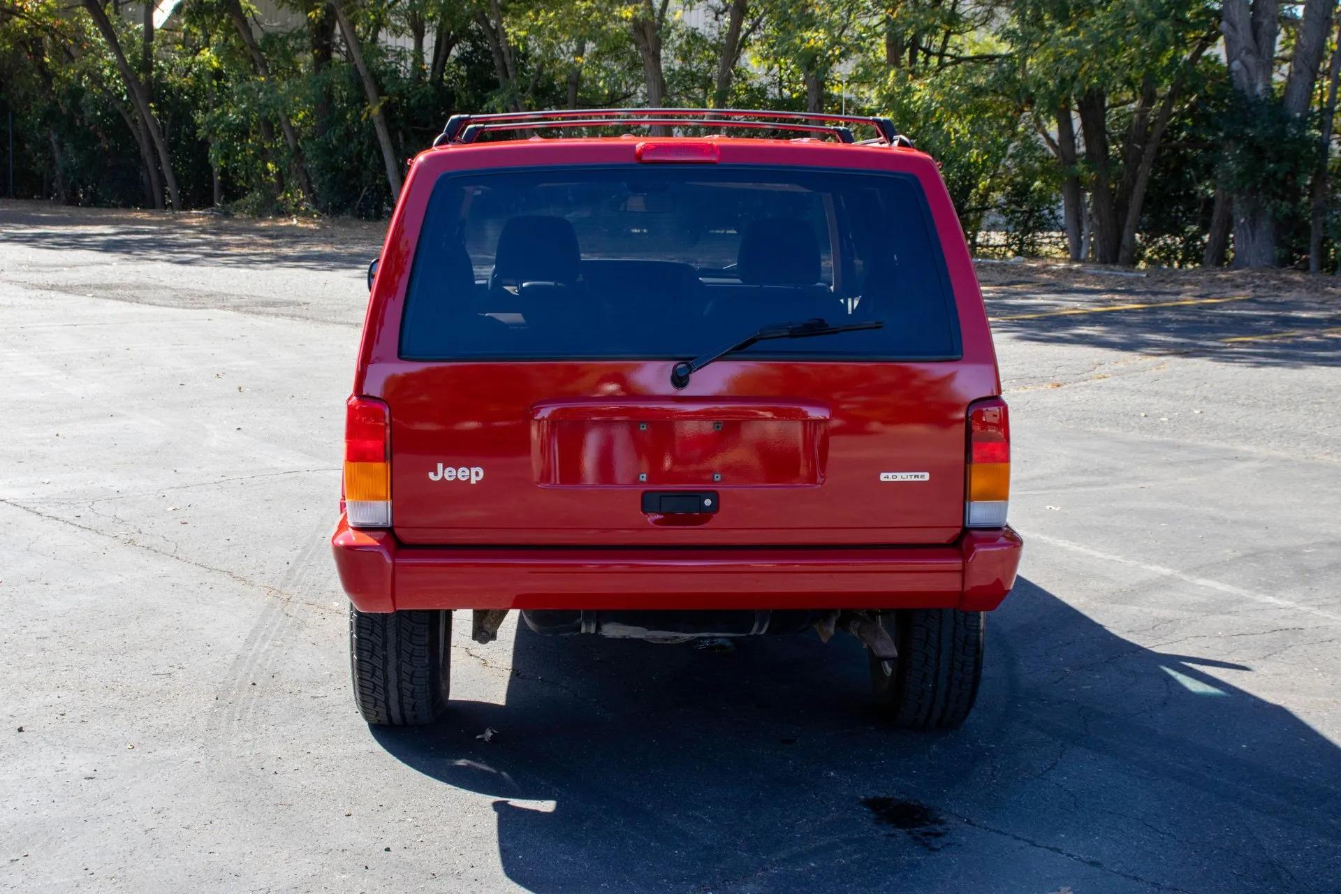 13k Mile 2001 Jeep Cherokee Limited