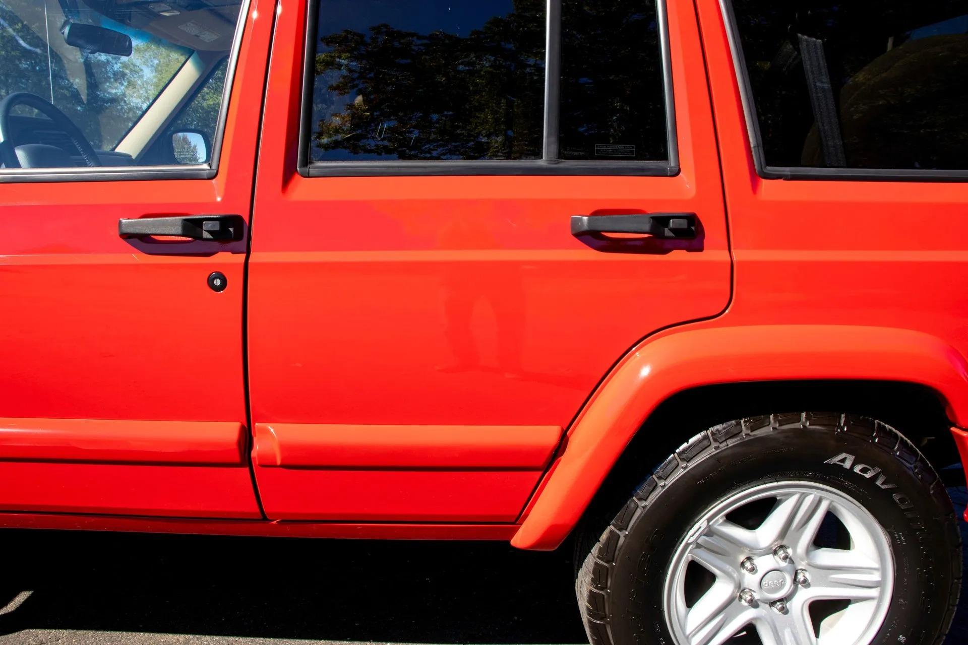 13k Mile 2001 Jeep Cherokee Limited