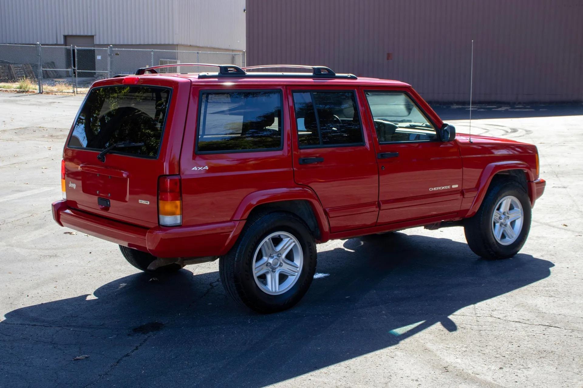 13k Mile 2001 Jeep Cherokee Limited