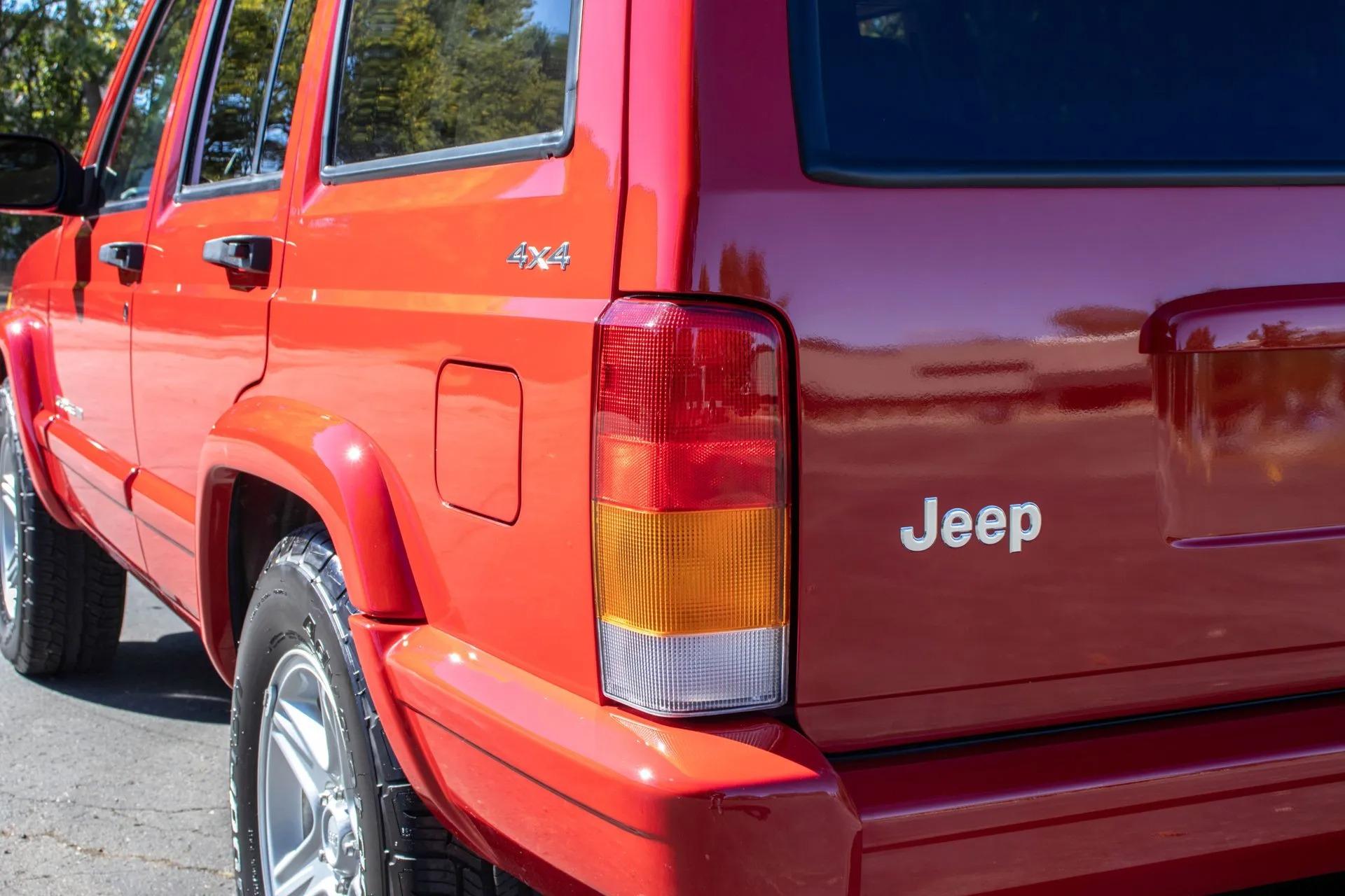 13k Mile 2001 Jeep Cherokee Limited