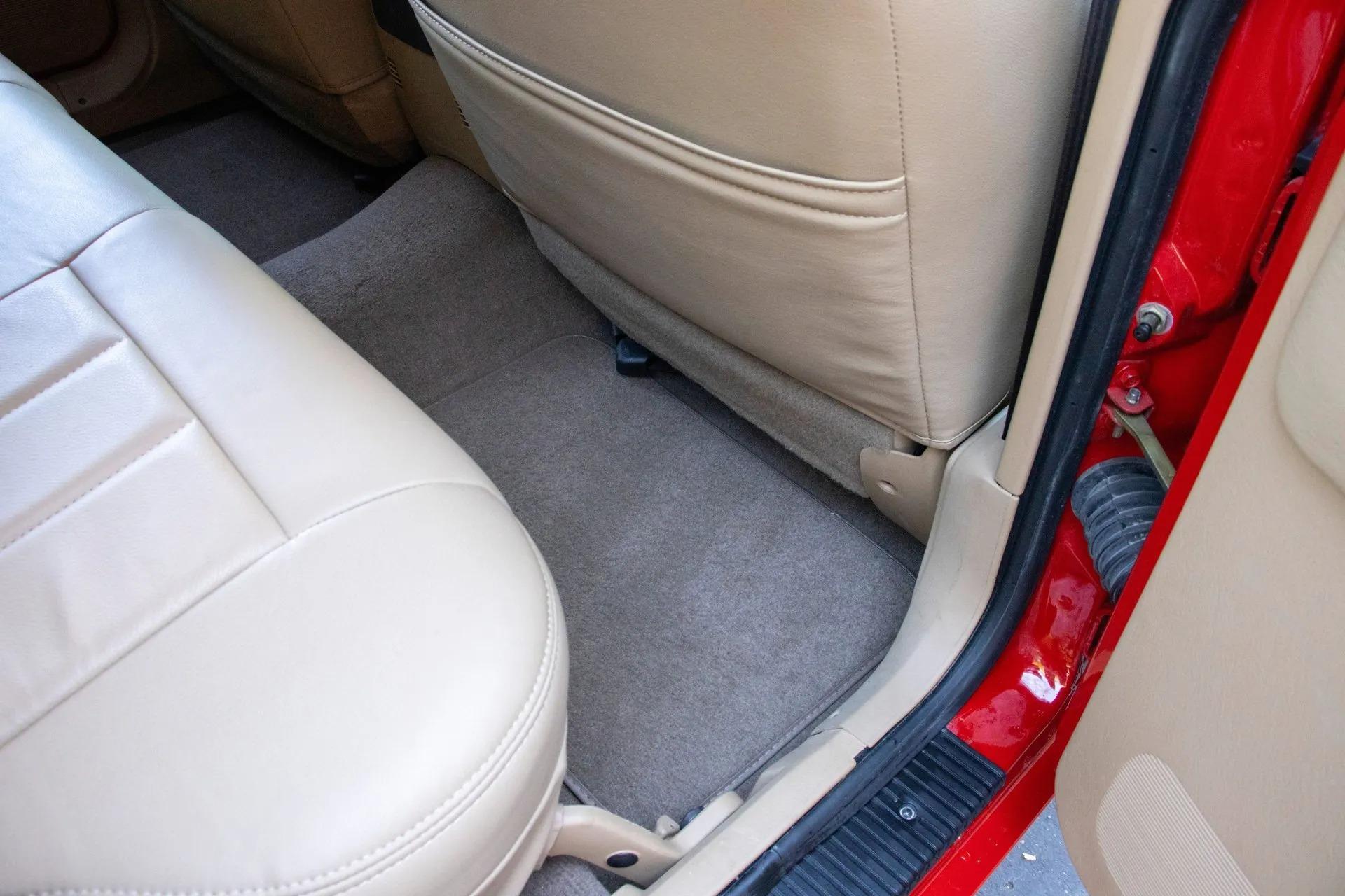 13k Mile 2001 Jeep Cherokee Limited