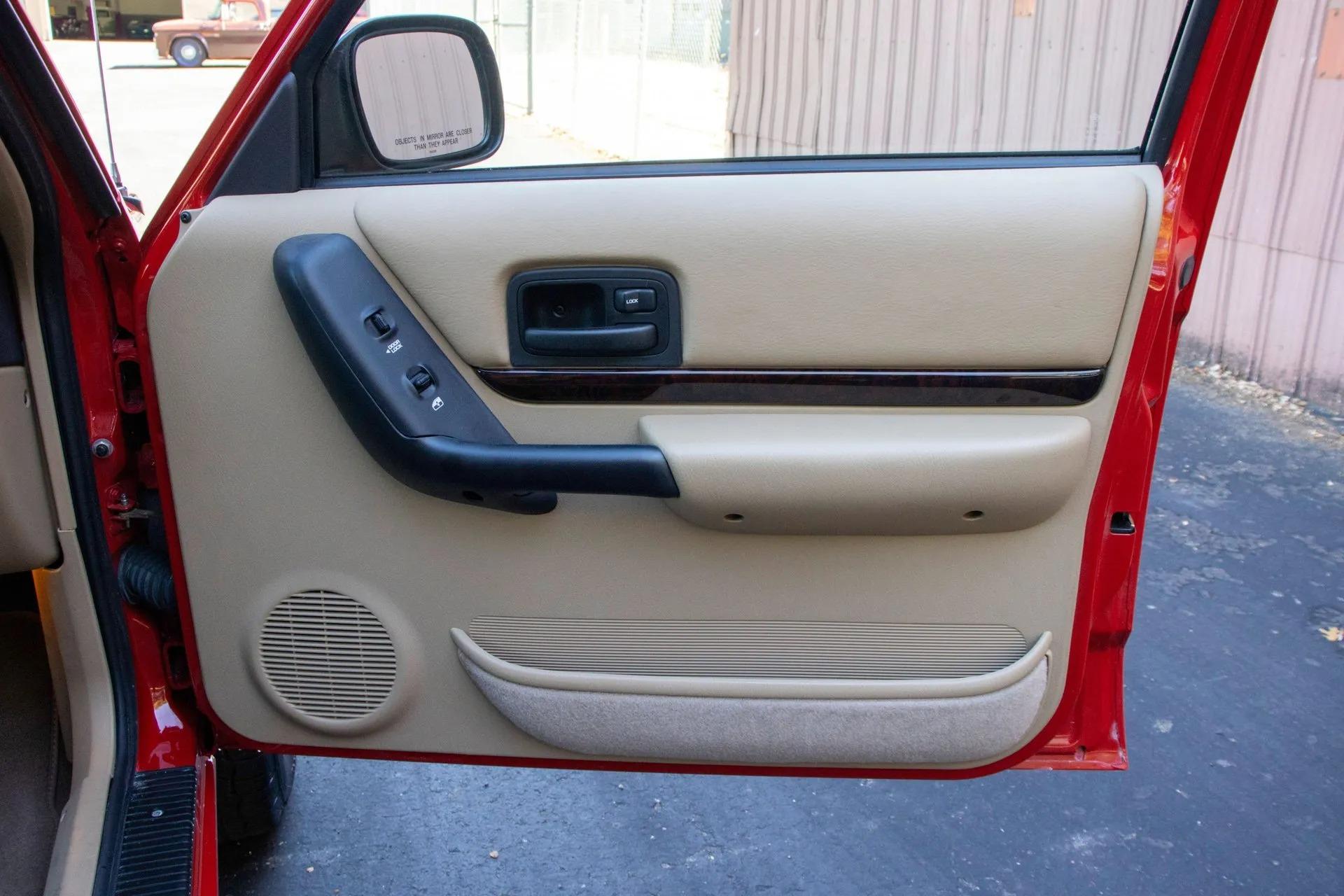 13k Mile 2001 Jeep Cherokee Limited