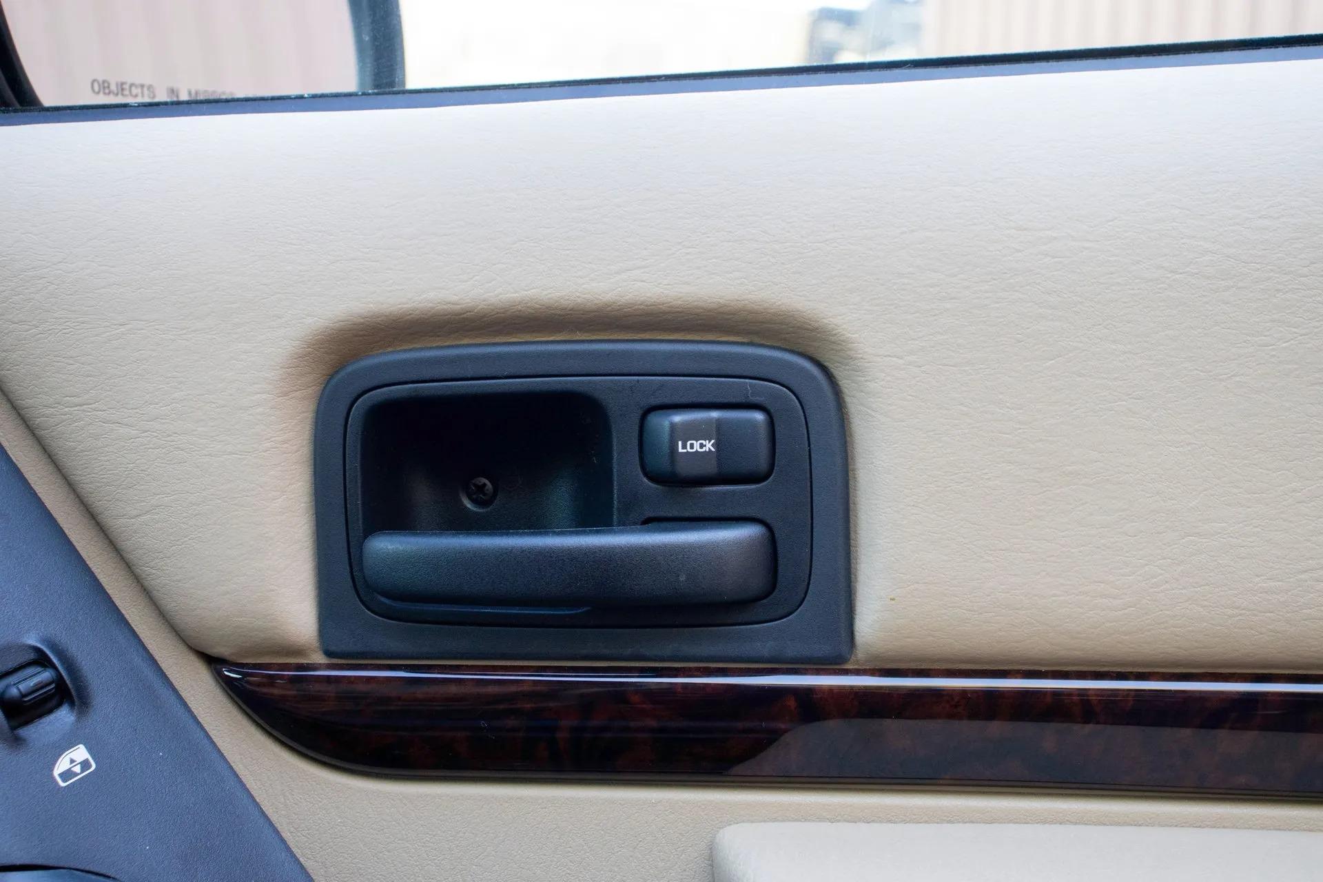 13k Mile 2001 Jeep Cherokee Limited