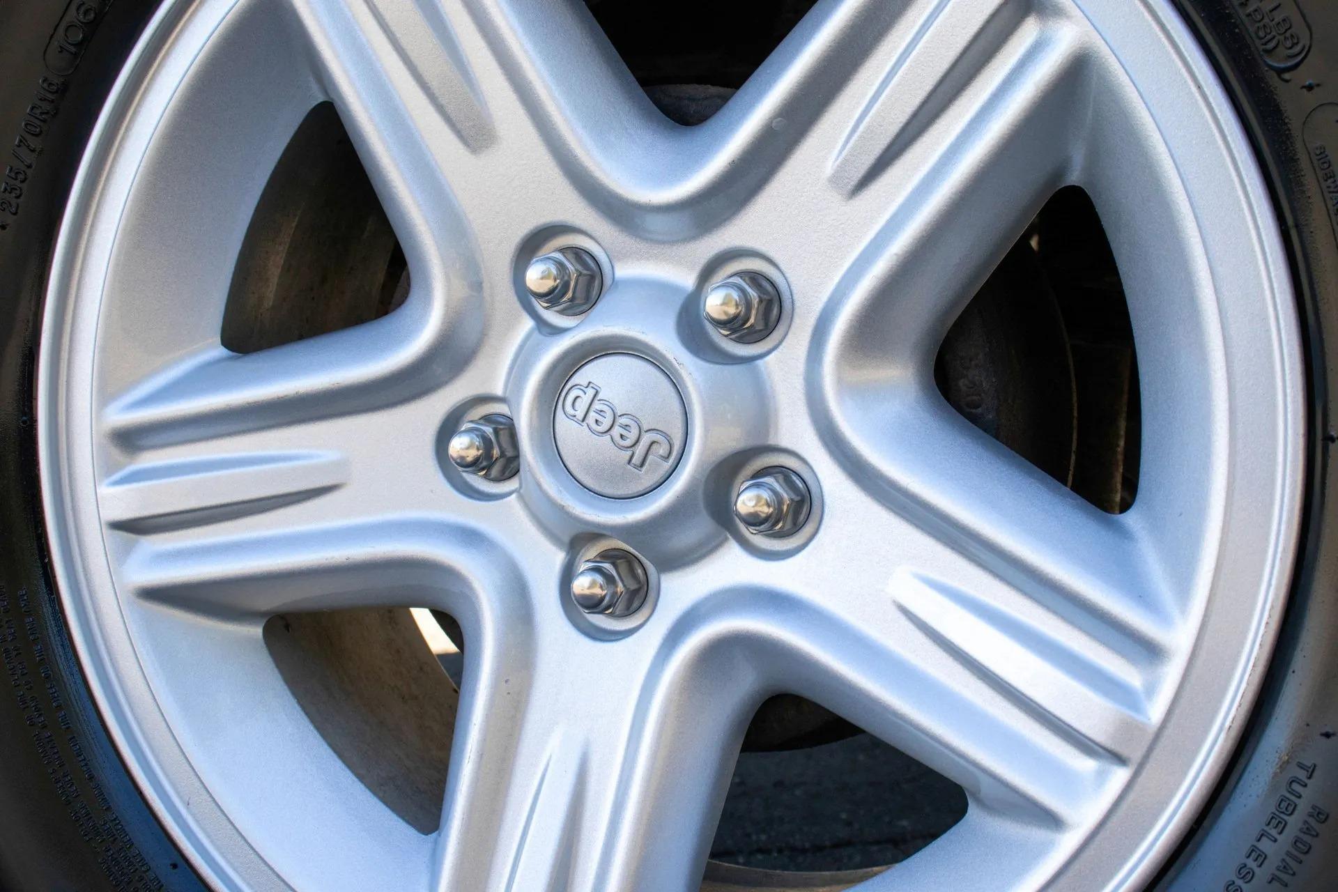 13k Mile 2001 Jeep Cherokee Limited