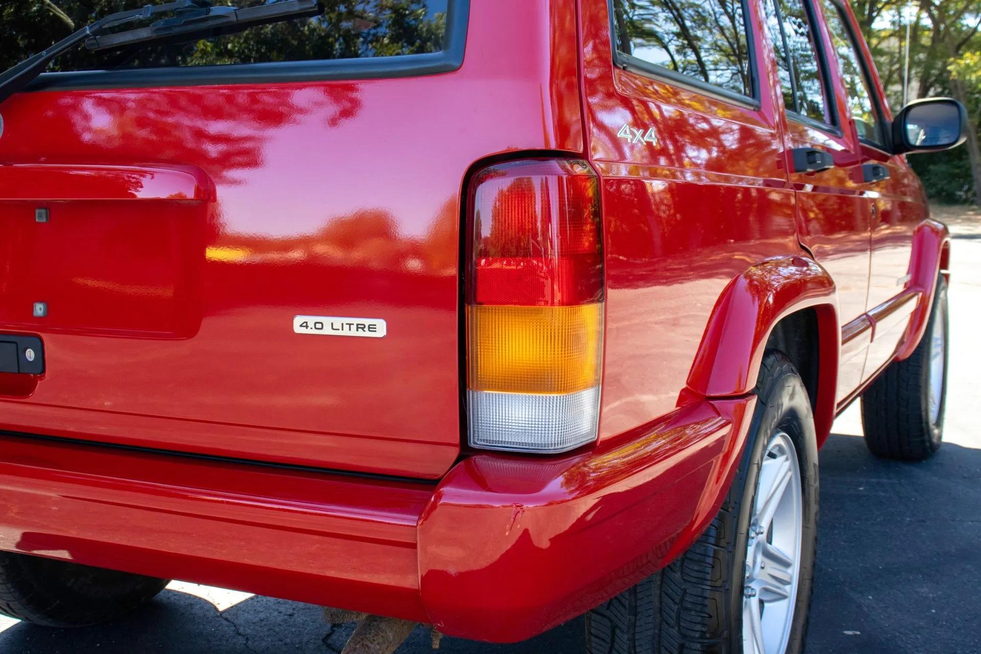 13k Mile 2001 Jeep Cherokee Limited