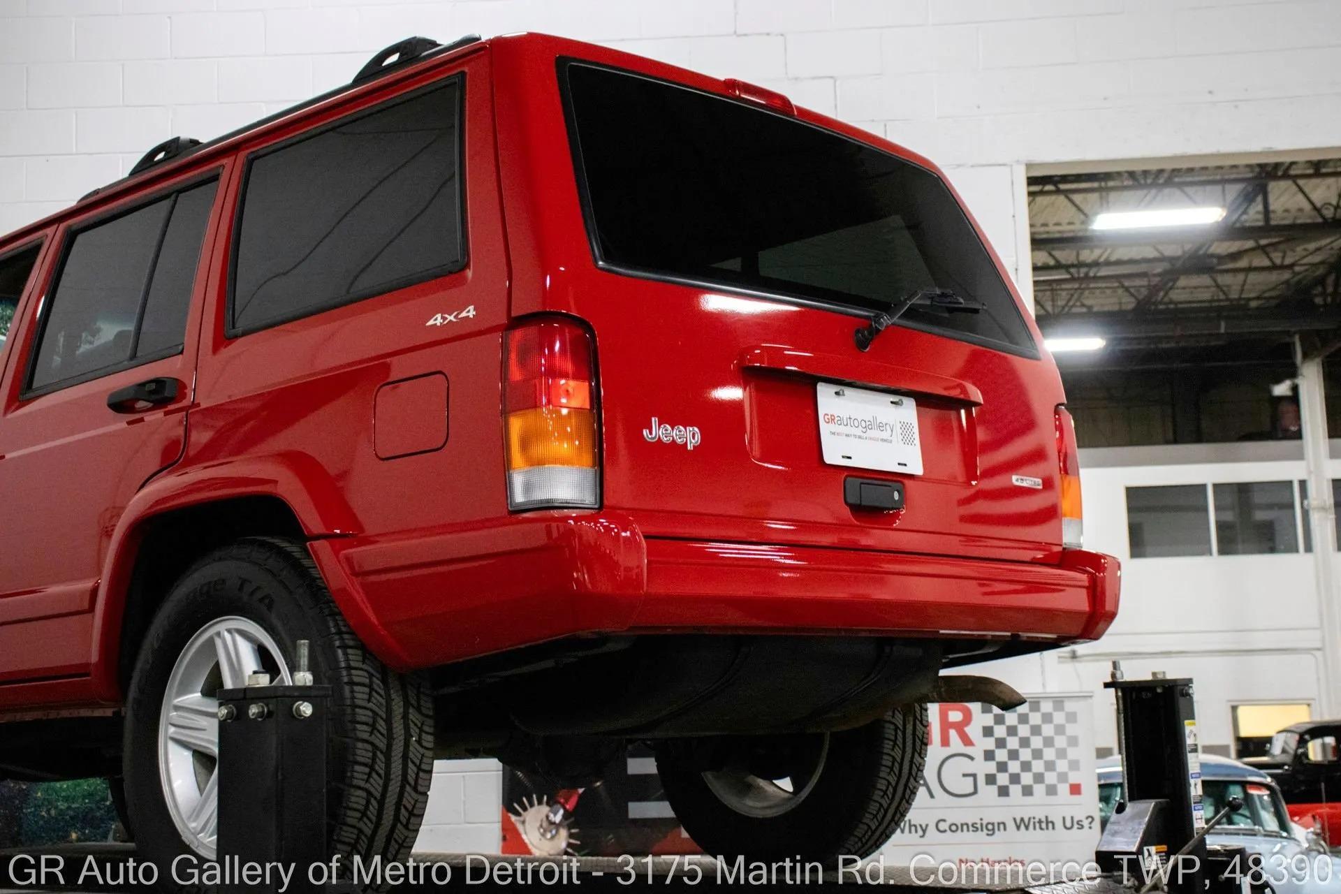 13k Mile 2001 Jeep Cherokee Limited