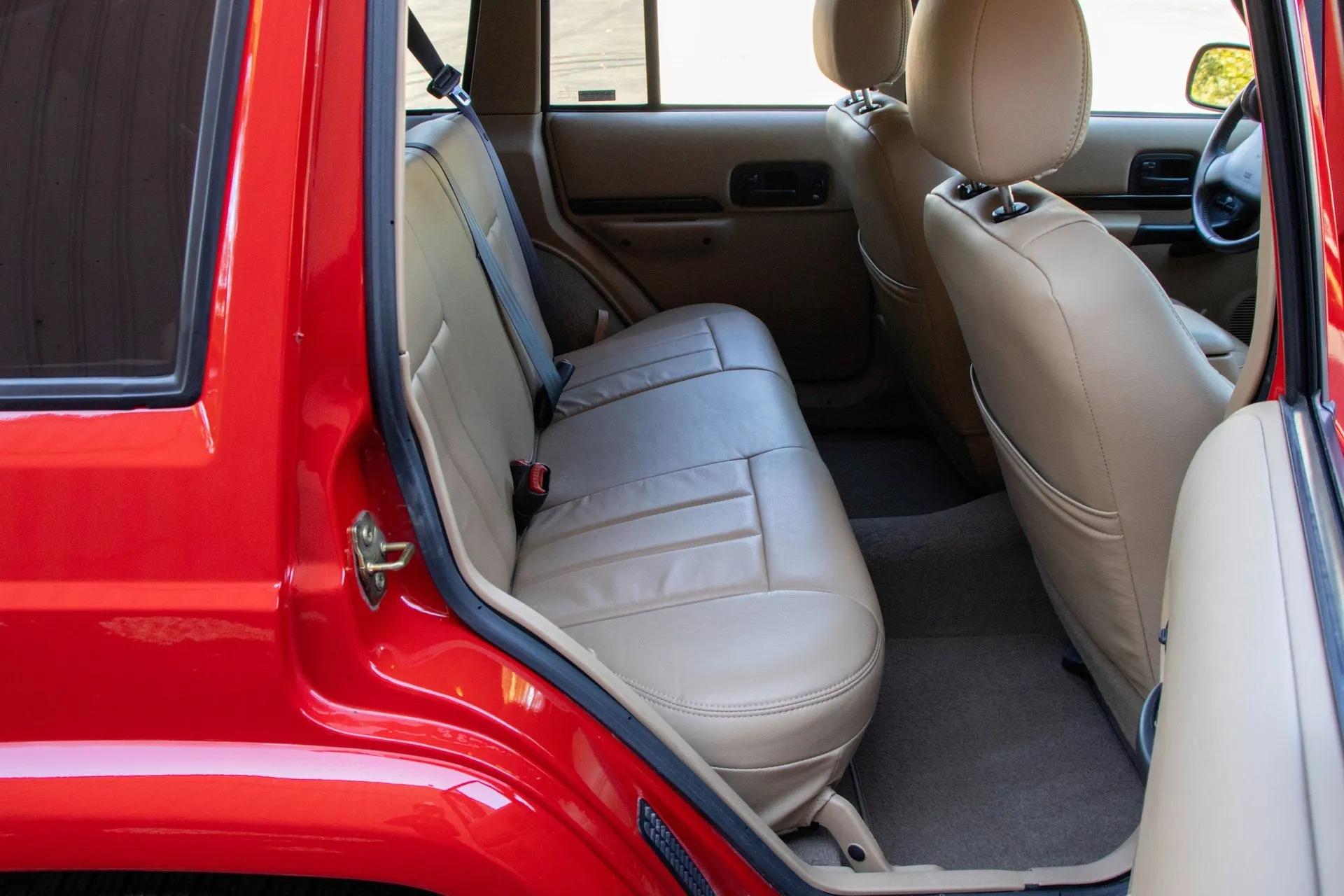 13k Mile 2001 Jeep Cherokee Limited