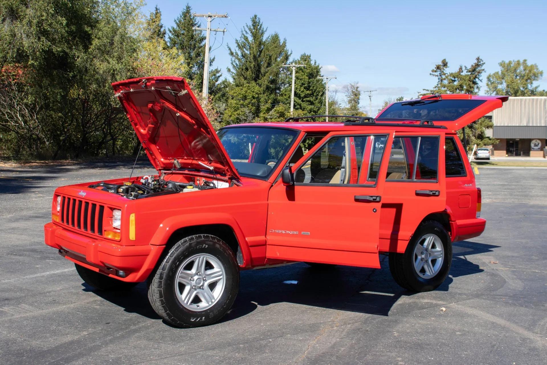 13k Mile 2001 Jeep Cherokee Limited