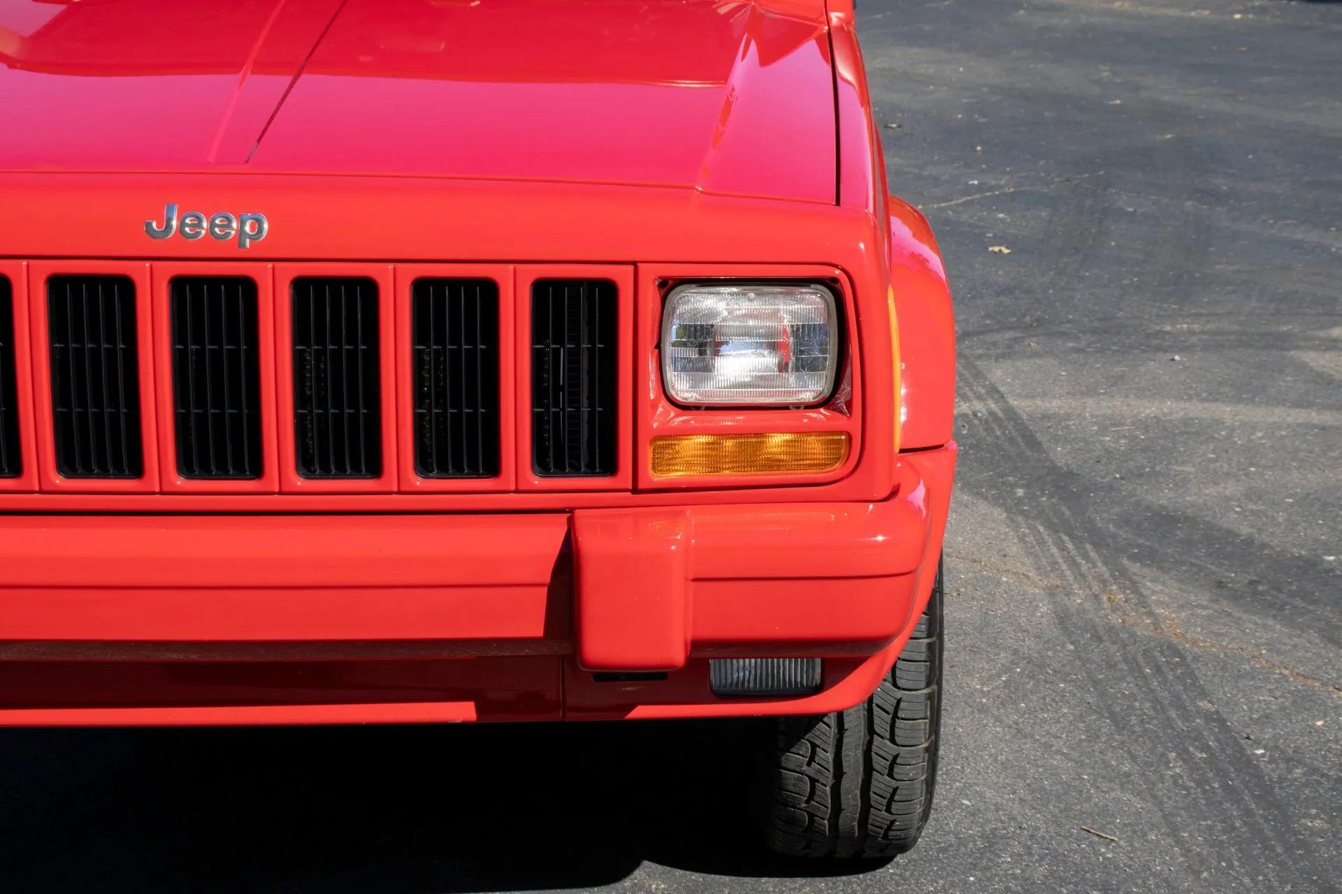 13k Mile 2001 Jeep Cherokee Limited