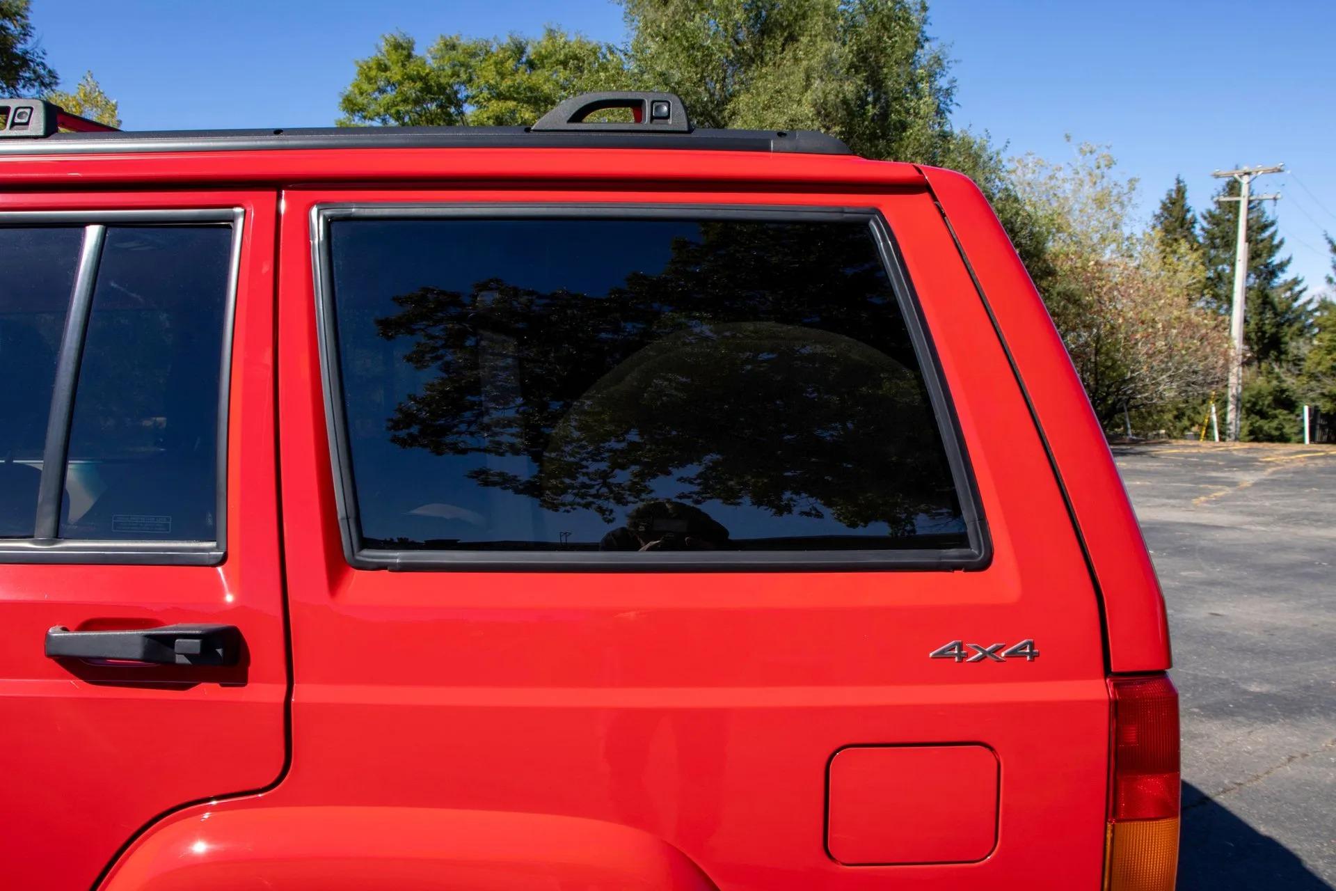 13k Mile 2001 Jeep Cherokee Limited