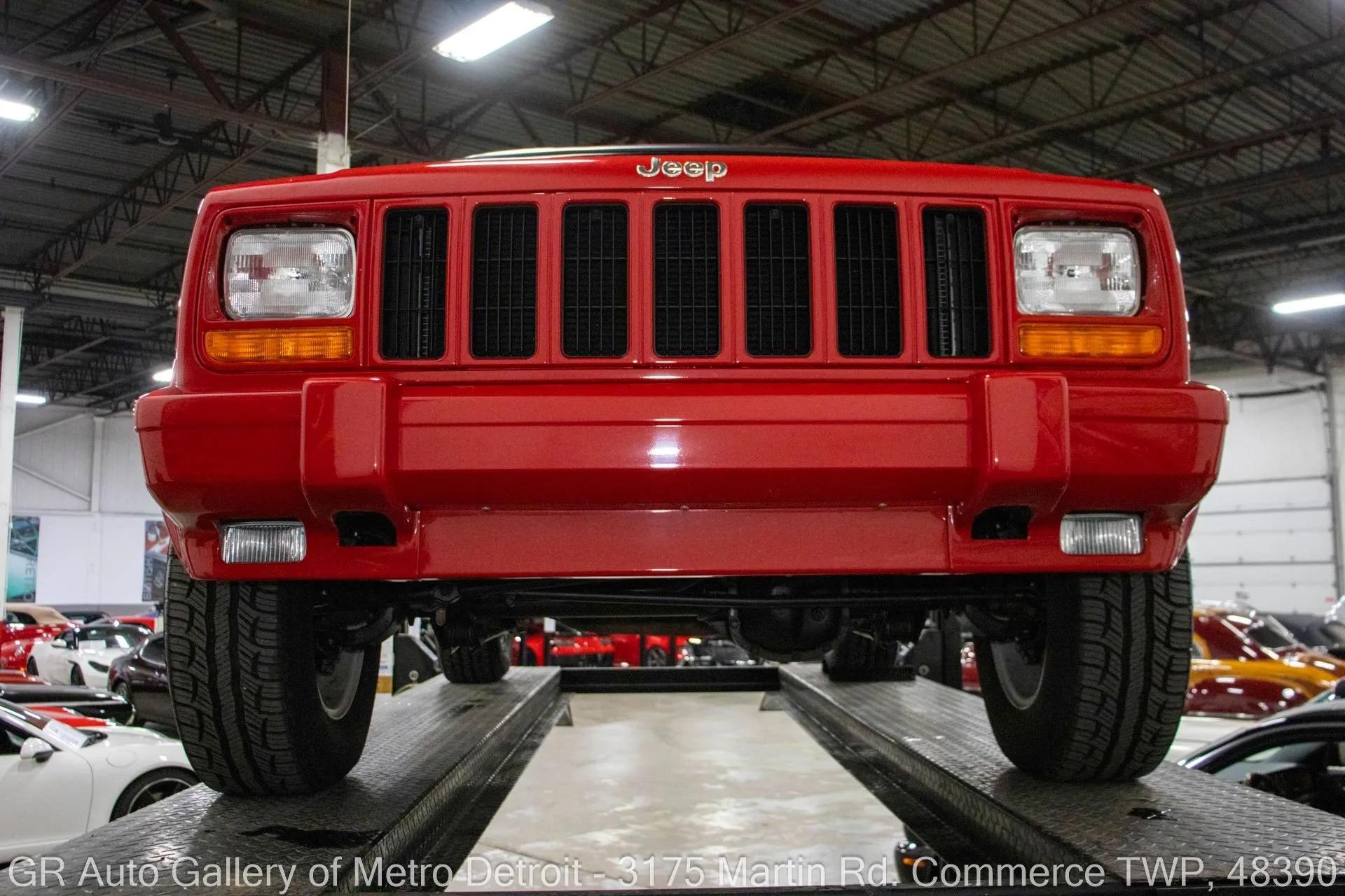 13k Mile 2001 Jeep Cherokee Limited