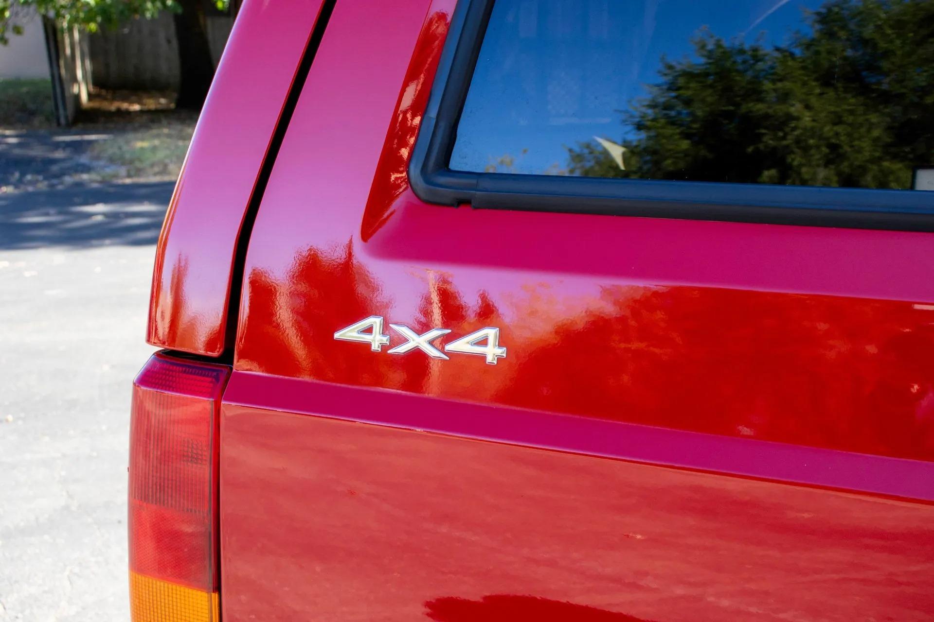 13k Mile 2001 Jeep Cherokee Limited