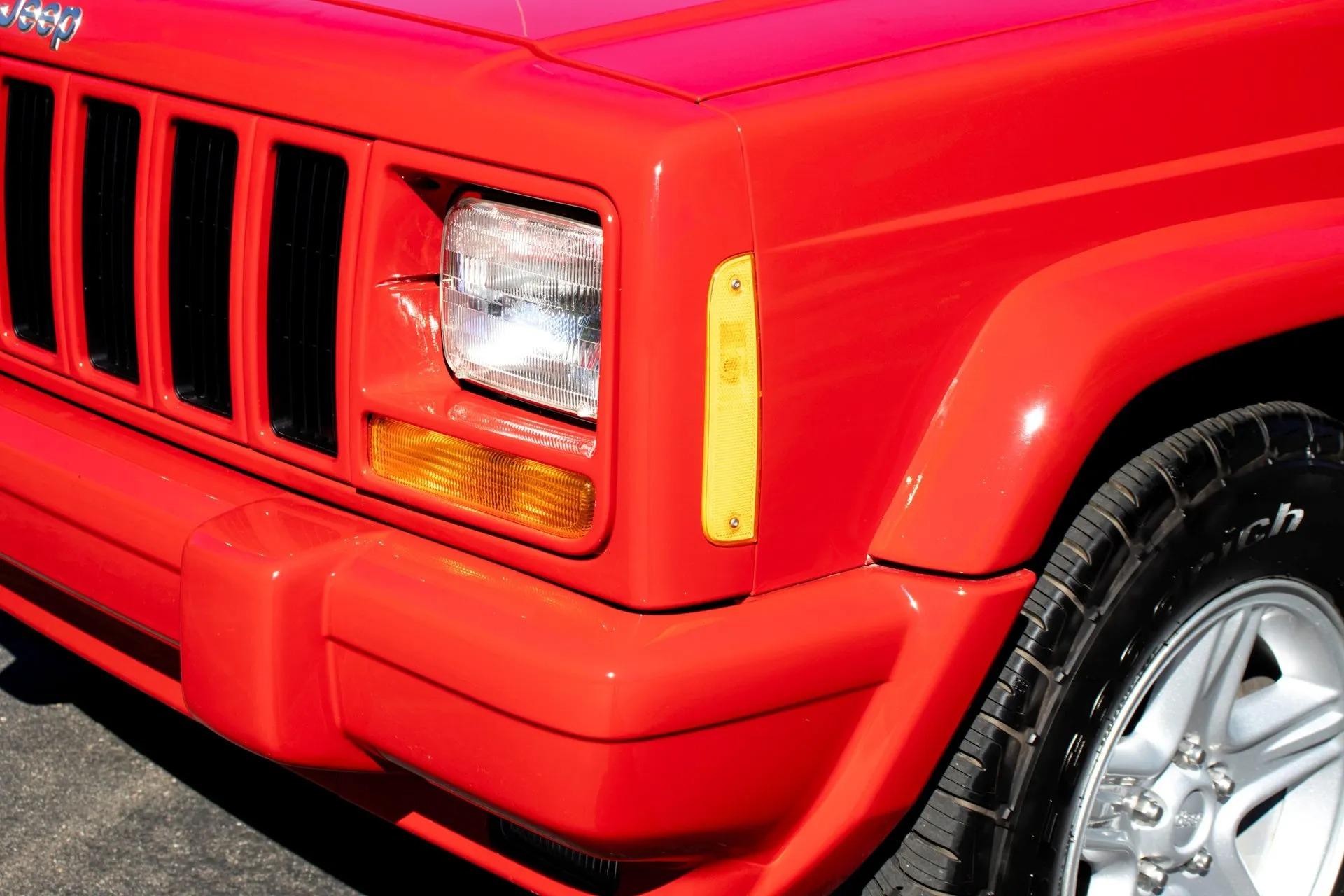 13k Mile 2001 Jeep Cherokee Limited