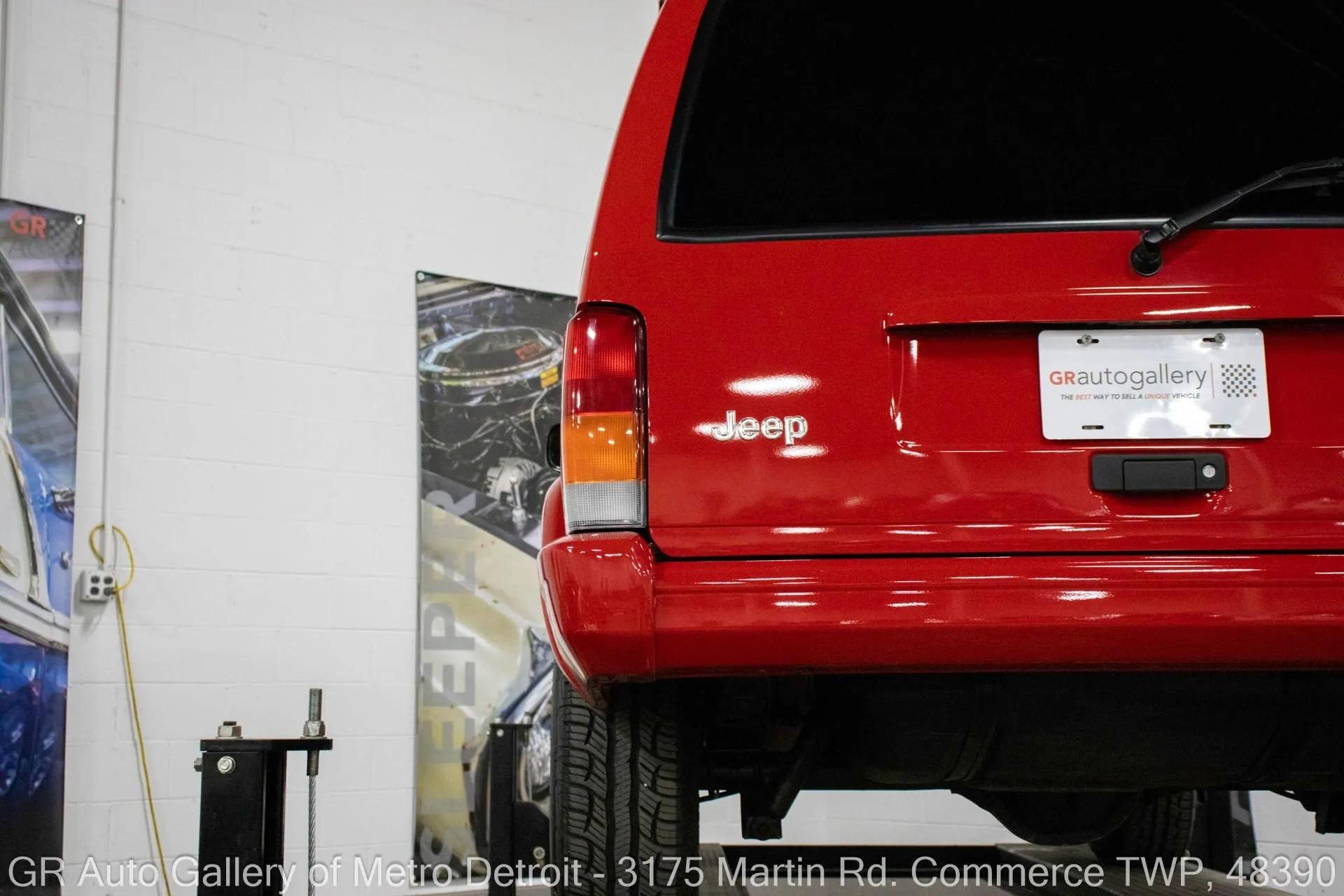 13k Mile 2001 Jeep Cherokee Limited