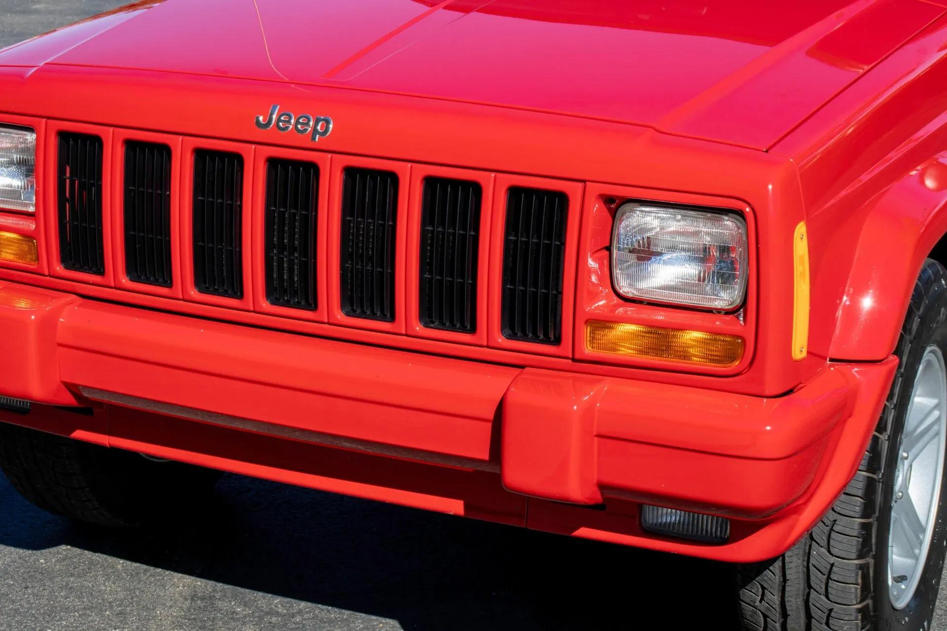 13k Mile 2001 Jeep Cherokee Limited