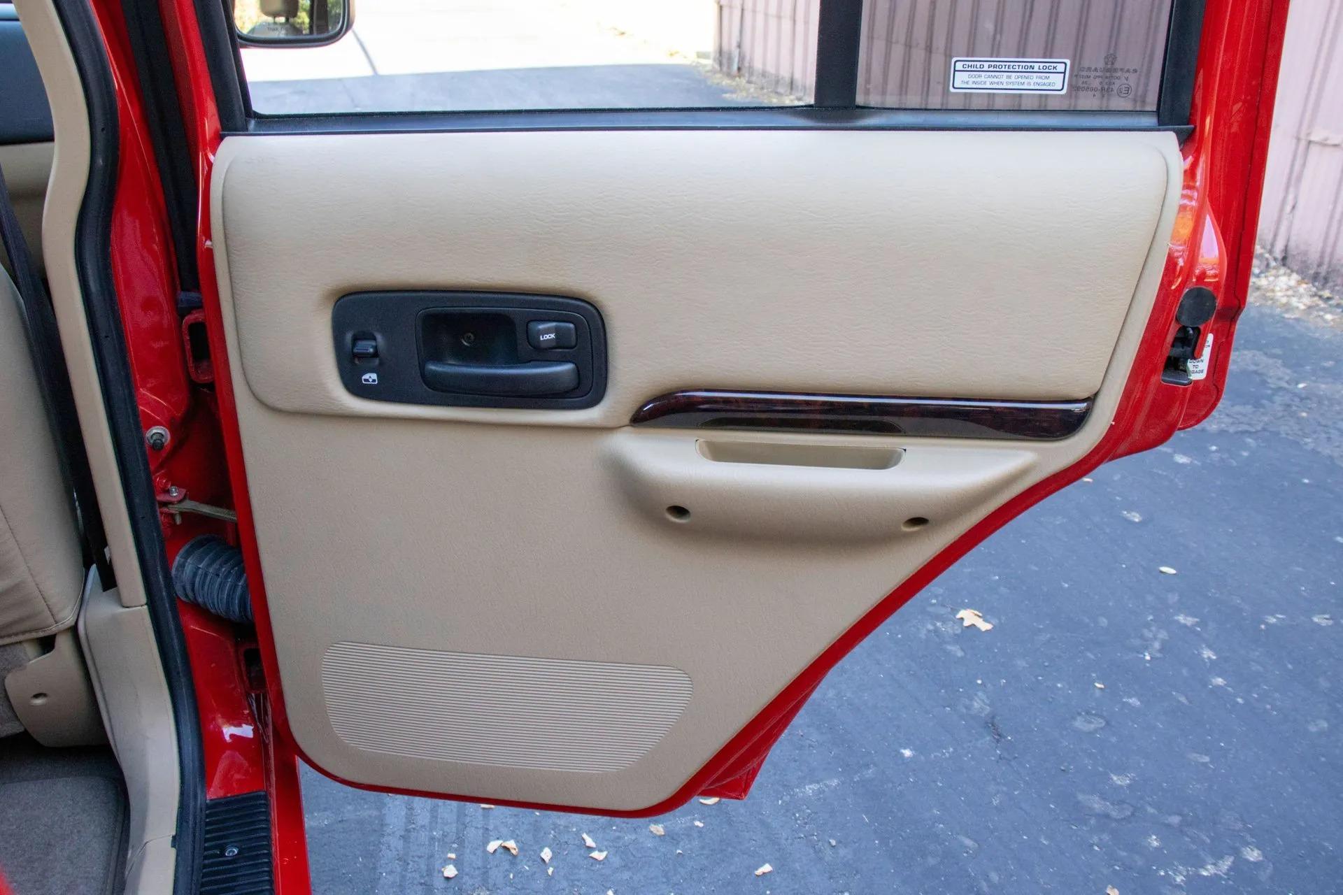 13k Mile 2001 Jeep Cherokee Limited