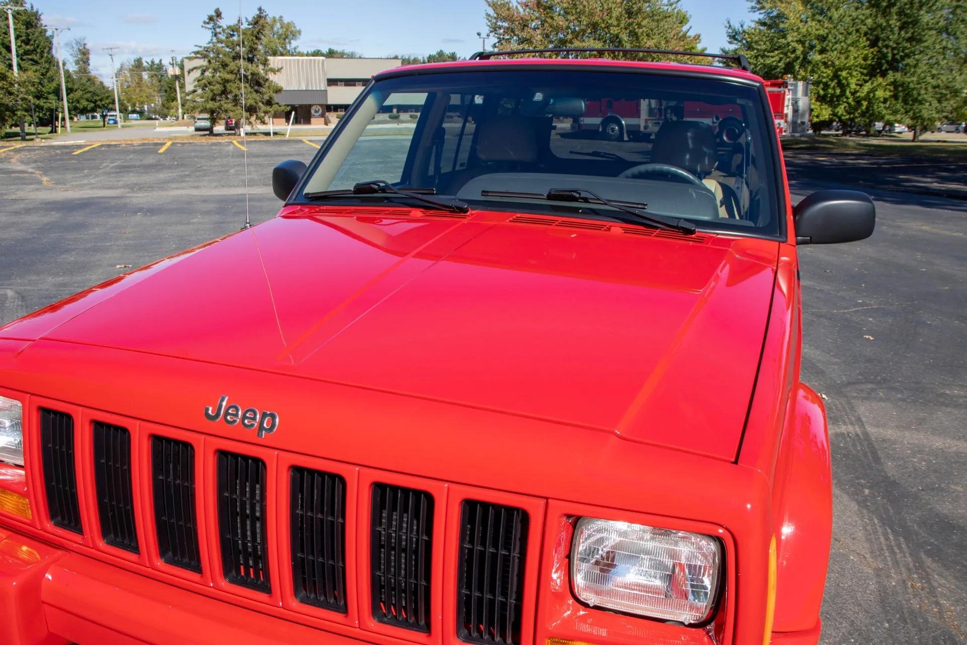 13k Mile 2001 Jeep Cherokee Limited
