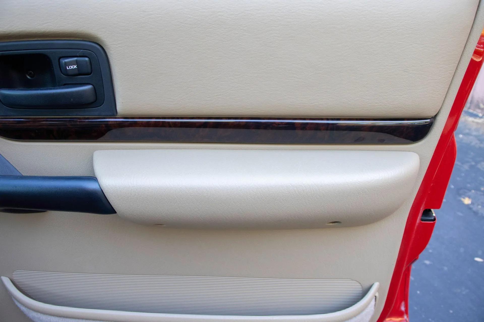 13k Mile 2001 Jeep Cherokee Limited