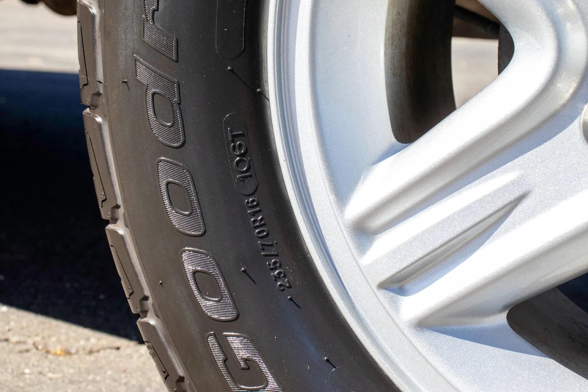 13k Mile 2001 Jeep Cherokee Limited