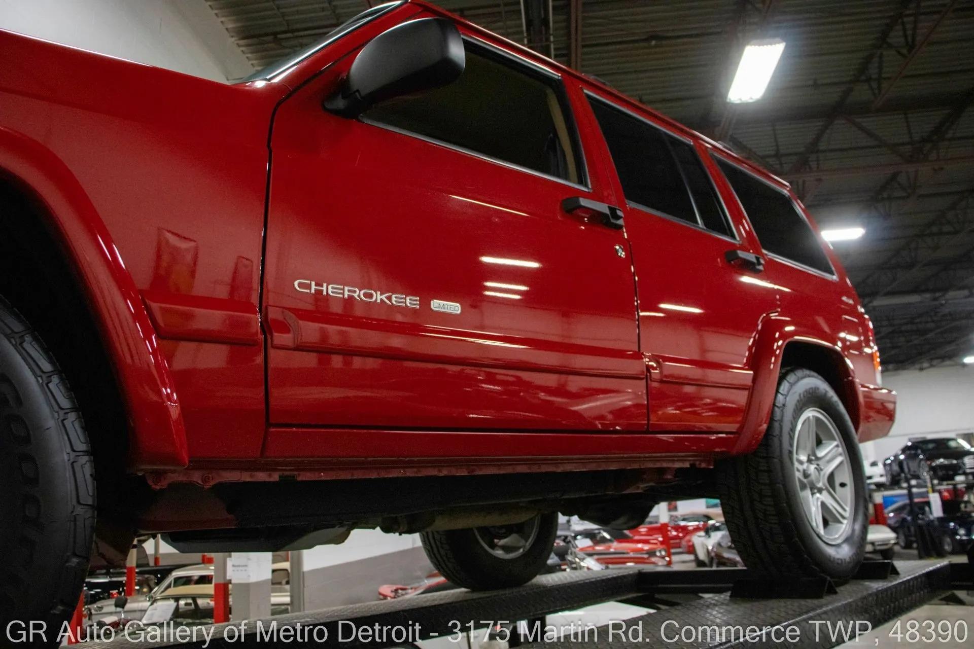 13k Mile 2001 Jeep Cherokee Limited