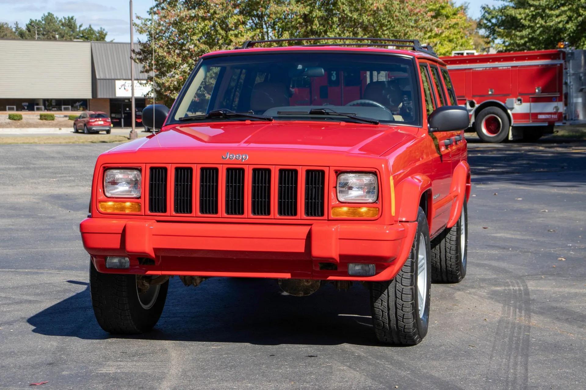 13k Mile 2001 Jeep Cherokee Limited