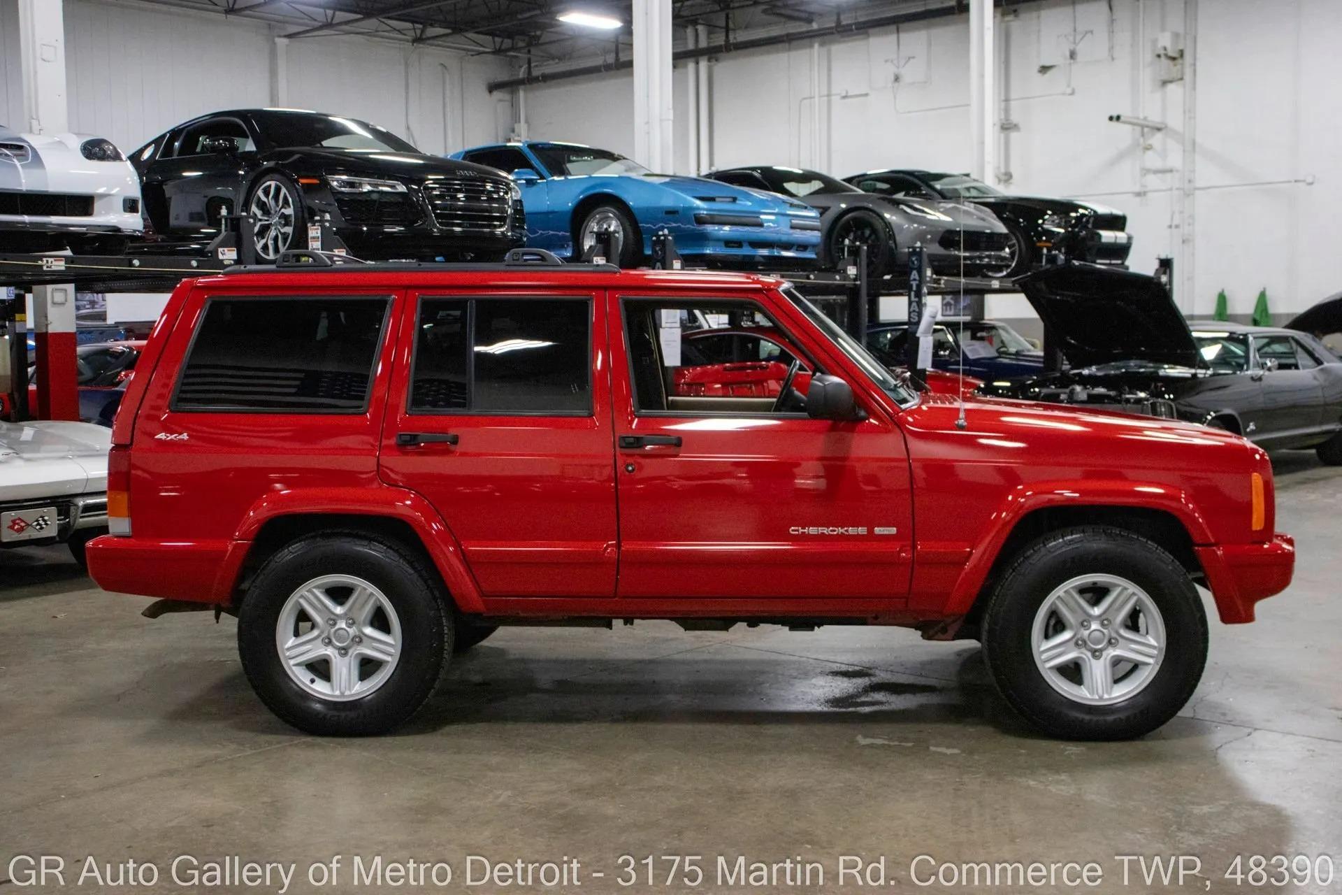 13k Mile 2001 Jeep Cherokee Limited