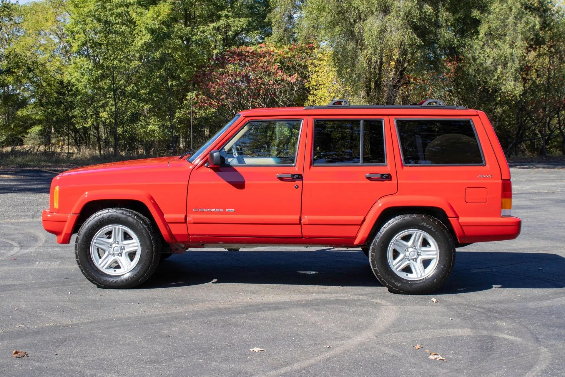 13k Mile 2001 Jeep Cherokee Limited - 3