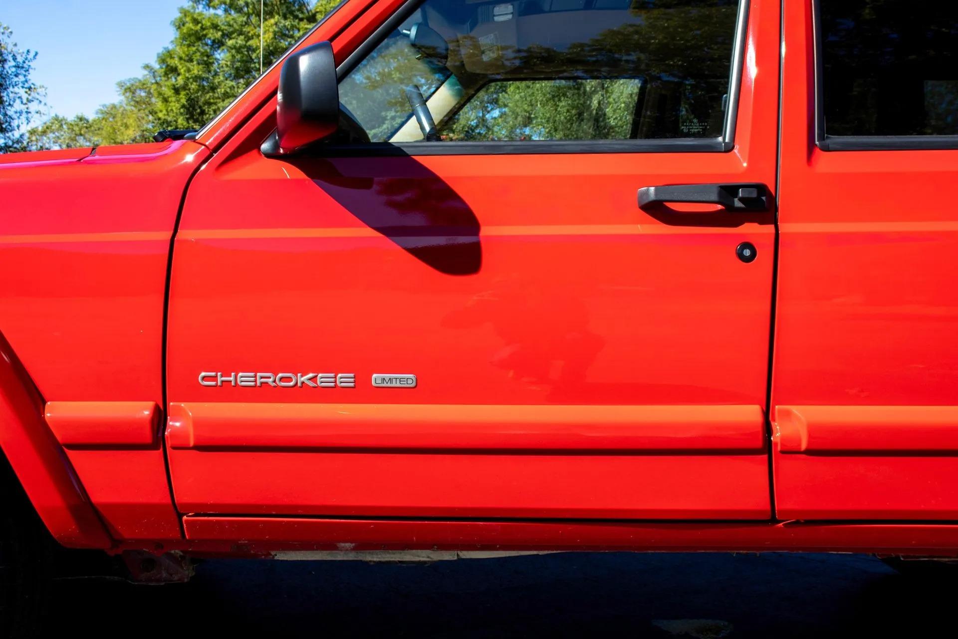 13k Mile 2001 Jeep Cherokee Limited