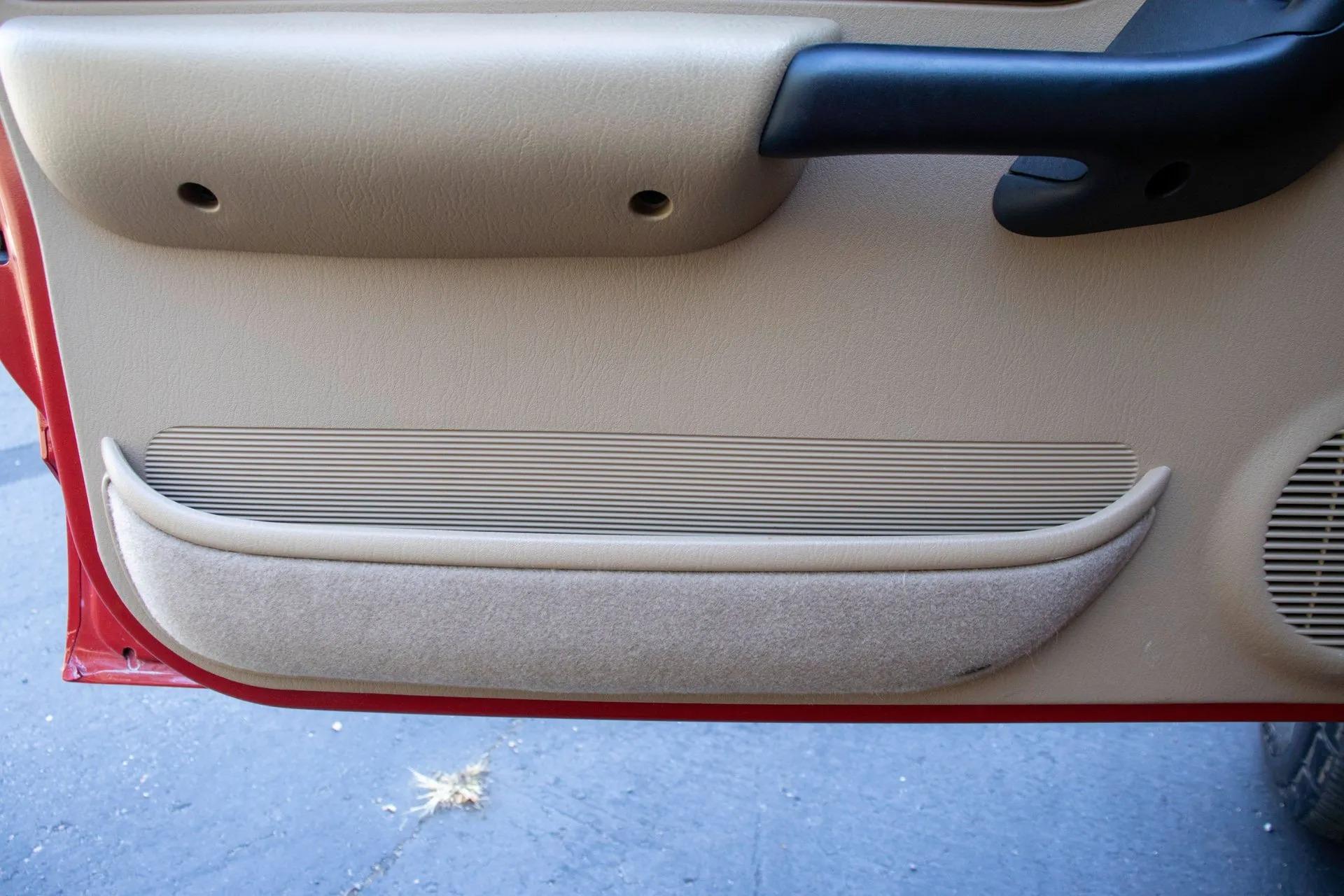 13k Mile 2001 Jeep Cherokee Limited