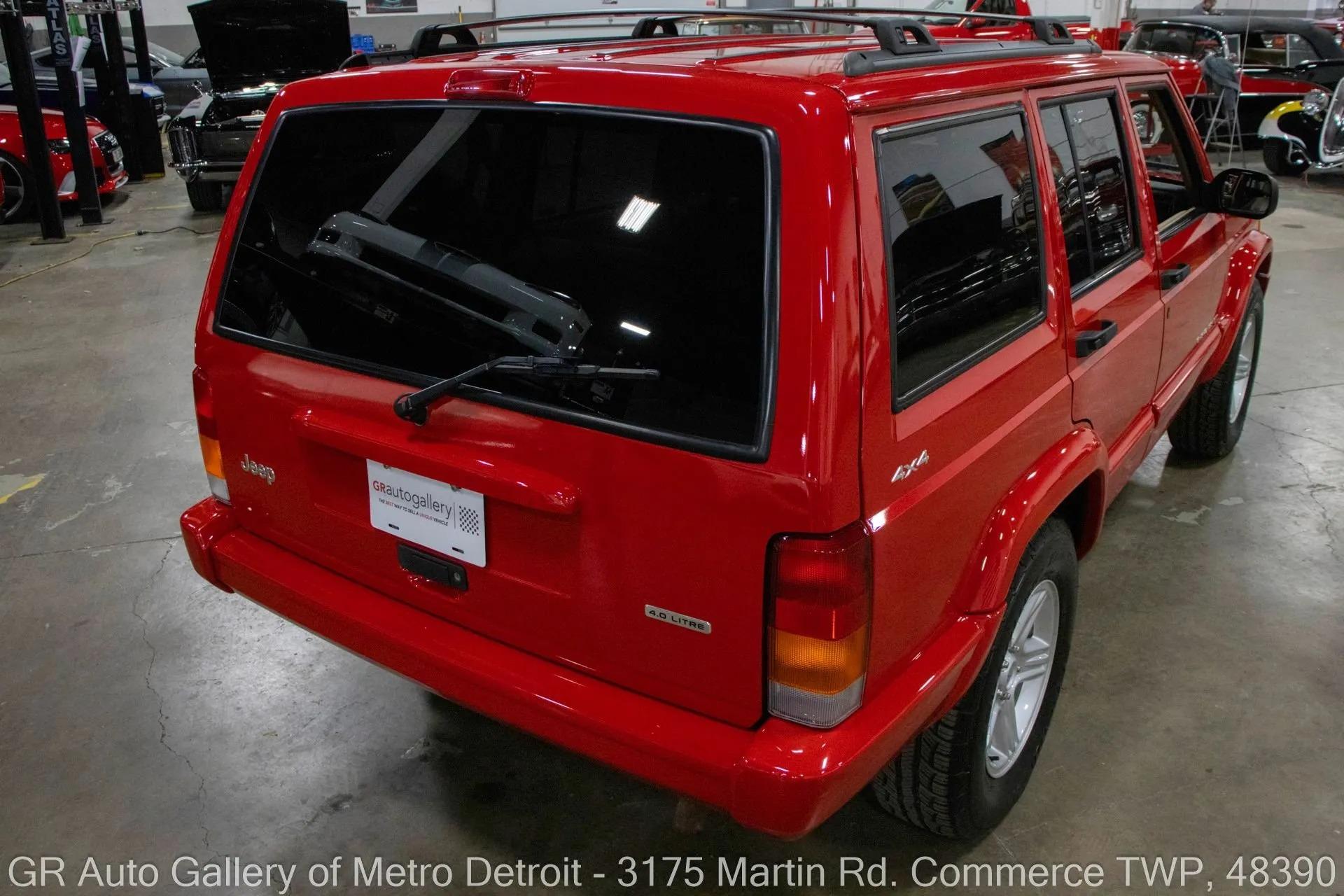 13k Mile 2001 Jeep Cherokee Limited