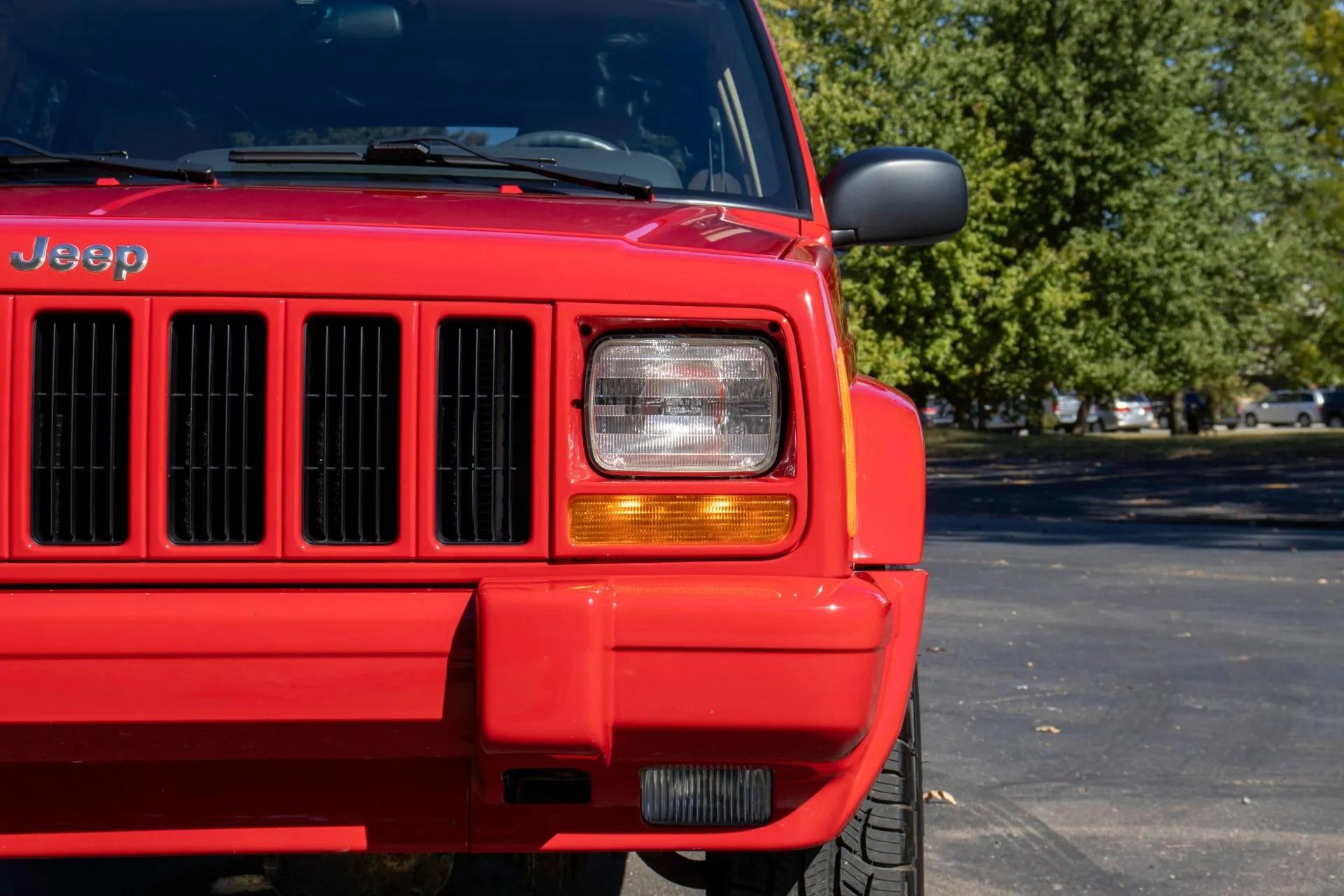 13k Mile 2001 Jeep Cherokee Limited