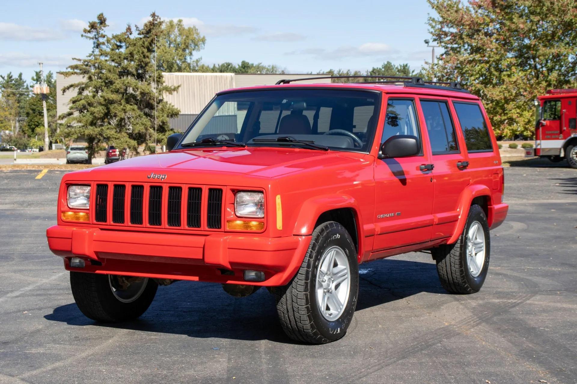 13k Mile 2001 Jeep Cherokee Limited