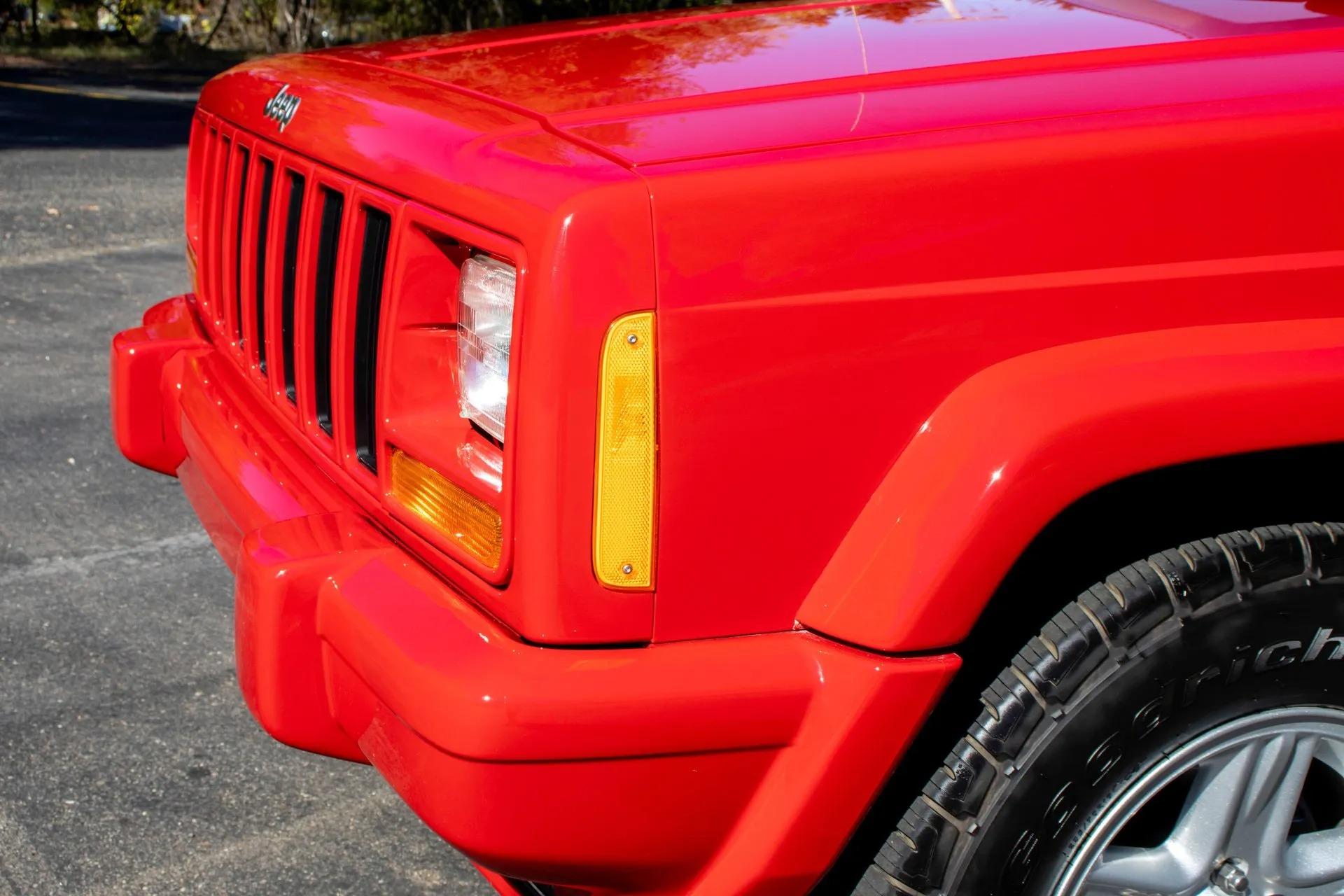 13k Mile 2001 Jeep Cherokee Limited