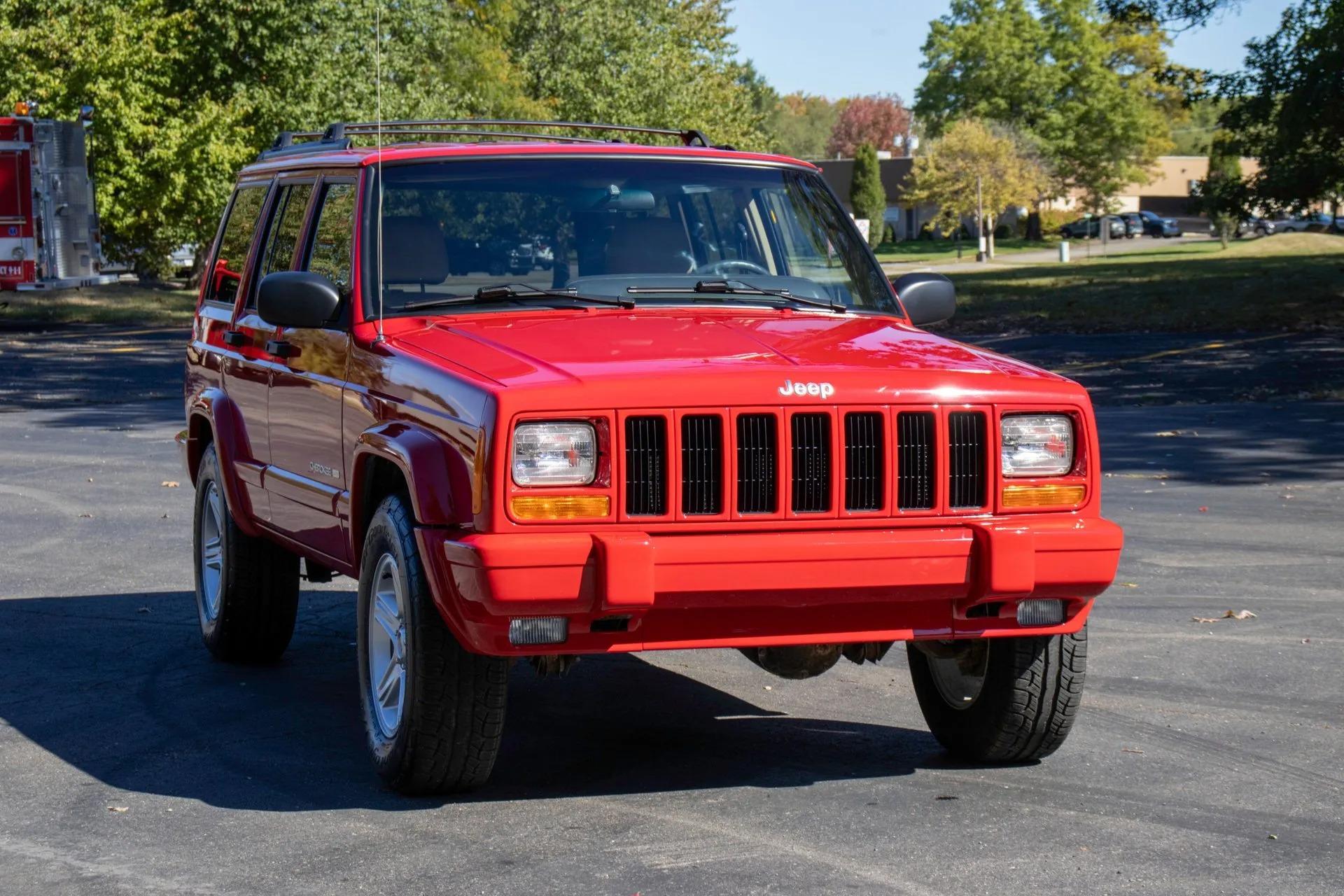 13k Mile 2001 Jeep Cherokee Limited