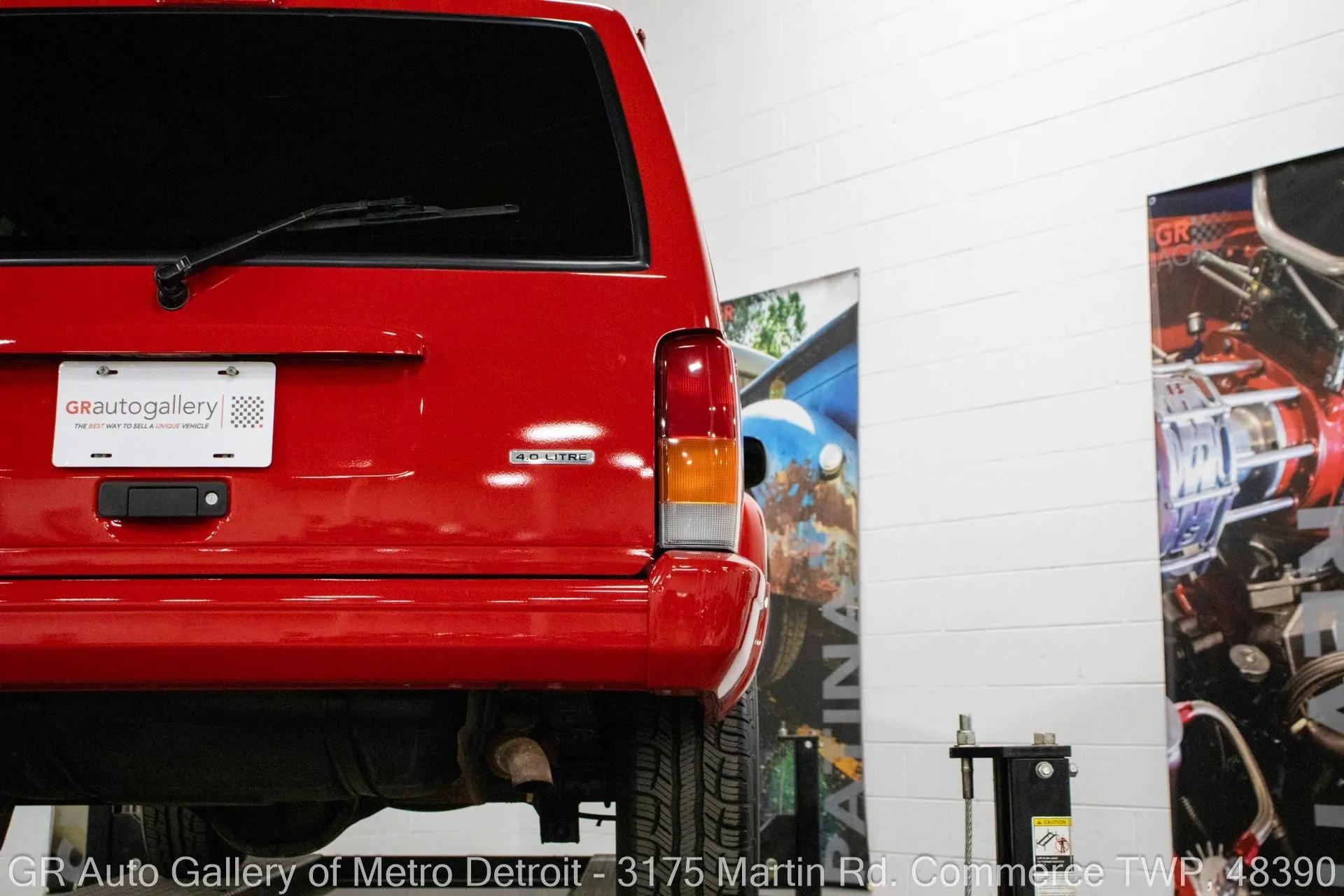 13k Mile 2001 Jeep Cherokee Limited