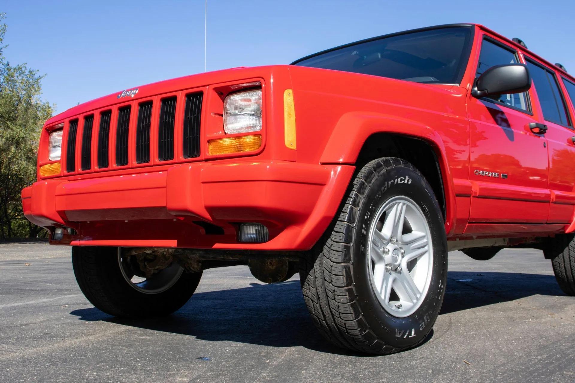 13k Mile 2001 Jeep Cherokee Limited